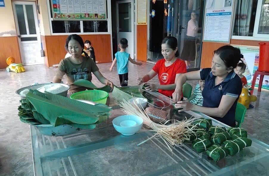 Người d&acirc;n xứ Nghệ tiếp sức cho b&agrave; con v&ugrave;ng mưa lũ ph&iacute;a Bắc- Ảnh 1.