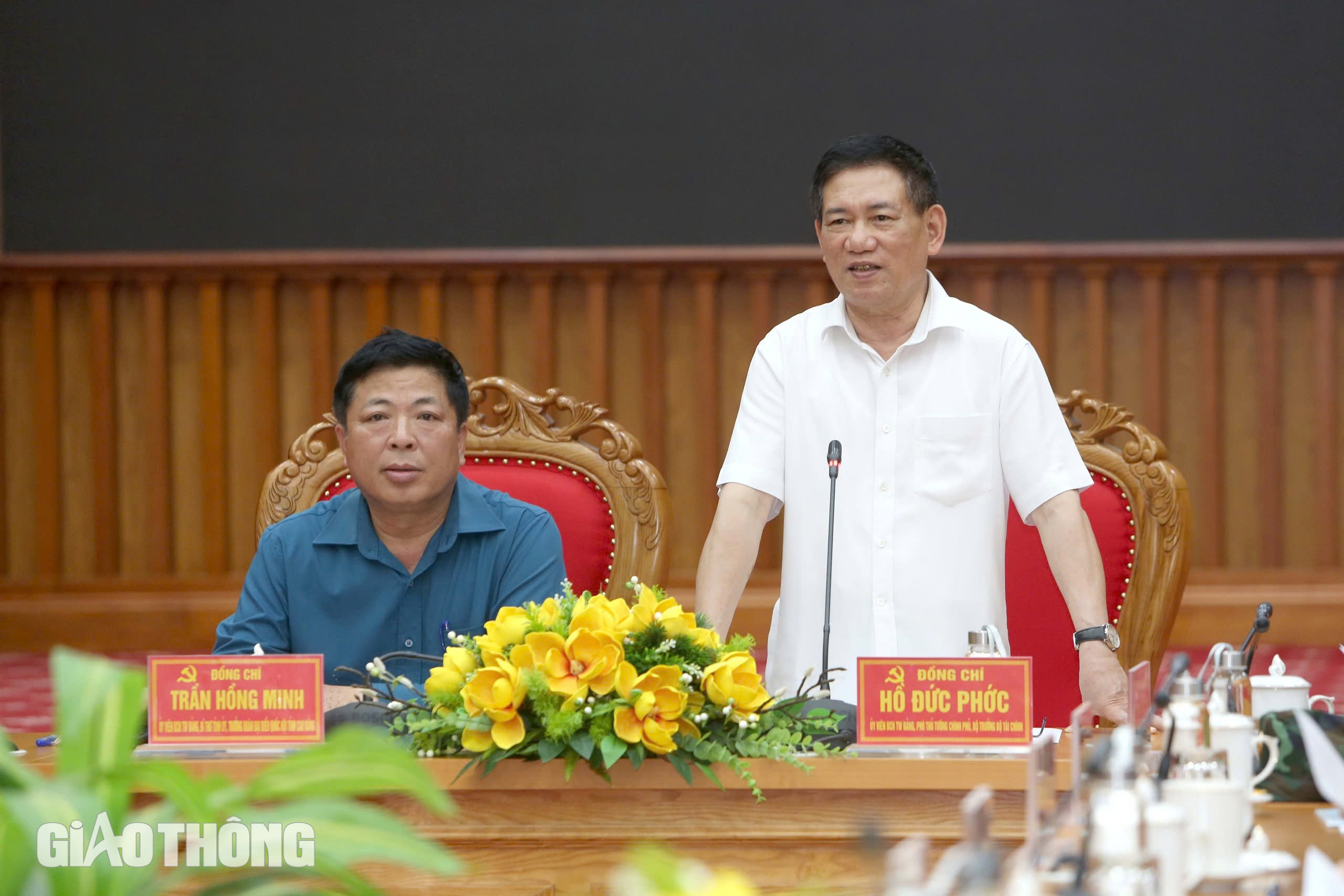 Cần kịp thời cứu chữa người bị thương, t&igrave;m kiếm người mất t&iacute;ch ở Cao Bằng- Ảnh 2.