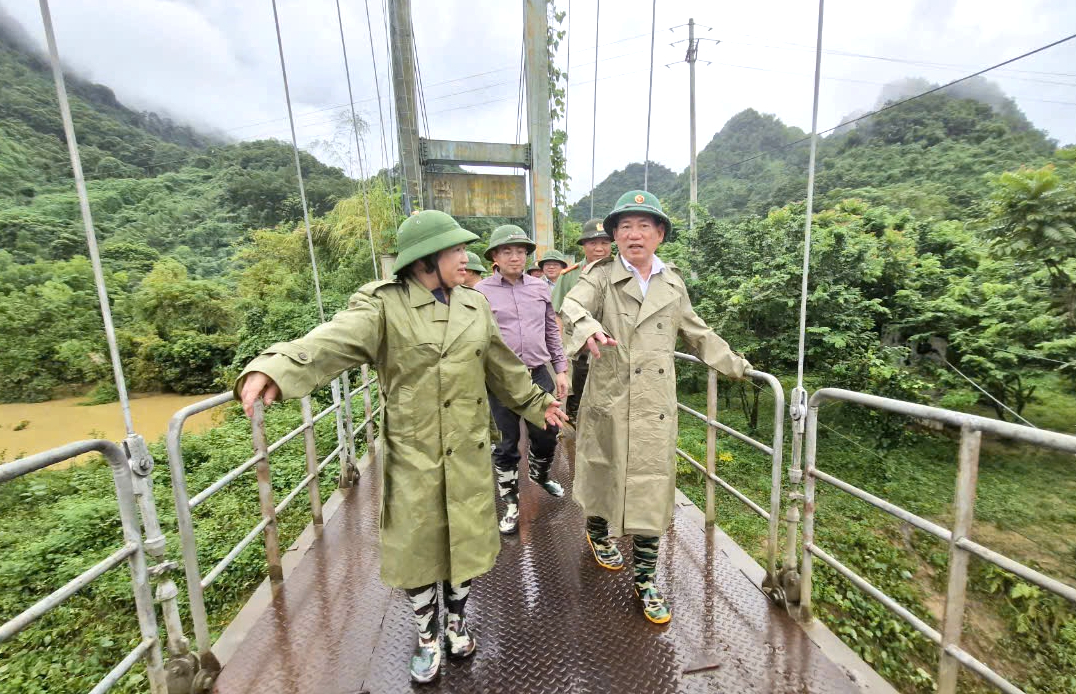 Ph&oacute; thủ tướng Hồ Đức Phớc kiểm tra c&ocirc;ng t&aacute;c khắc phục hậu quả mưa lũ tại Bắc Kạn- Ảnh 2.