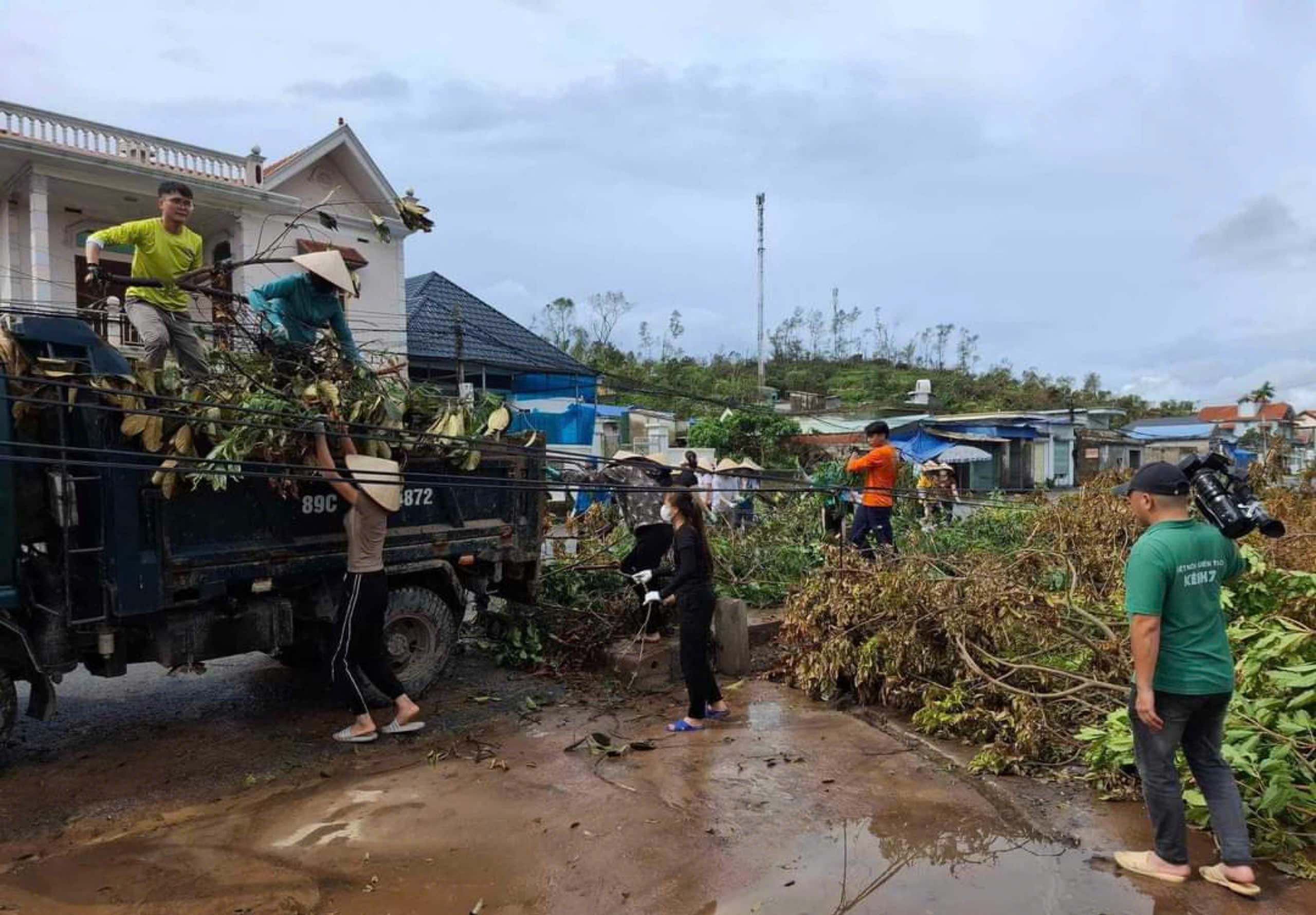 Thanh ni&ecirc;n t&igrave;nh nguyện khắp nơi hỗ trợ Hải Ph&ograve;ng khắc phục hậu quả b&atilde;o số 3- Ảnh 10.