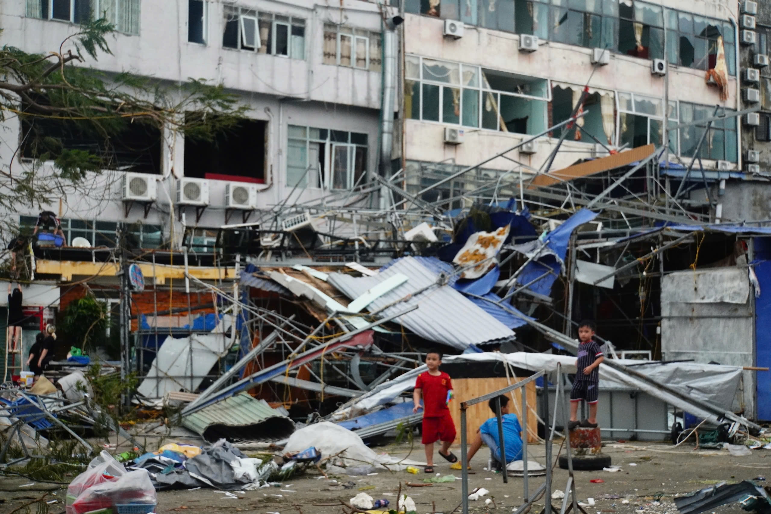 Cận cảnh đảo C&aacute;t B&agrave; bị c&ocirc; lập sau b&atilde;o Yagi c&agrave;n qu&eacute;t- Ảnh 7.