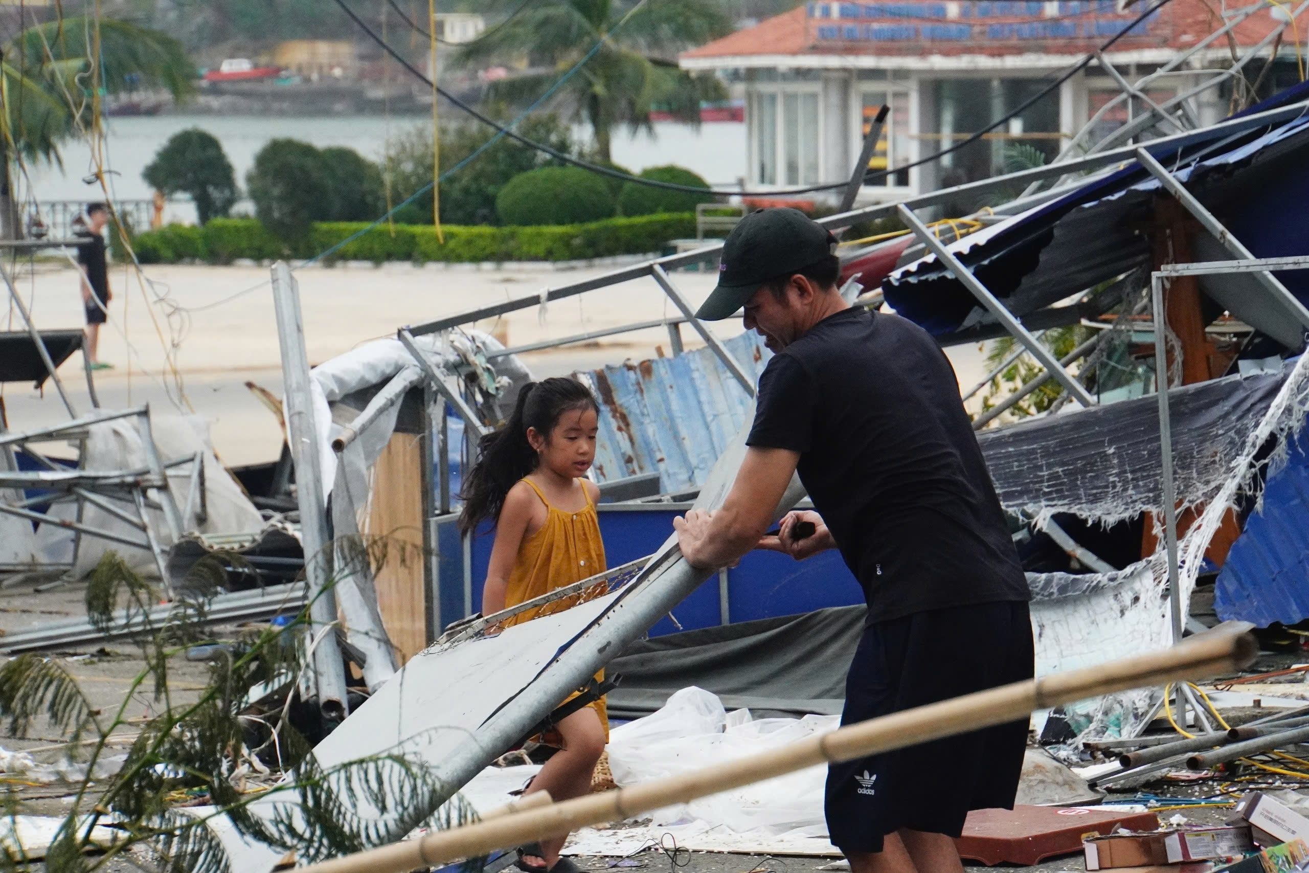 Cận cảnh đảo C&aacute;t B&agrave; bị c&ocirc; lập sau b&atilde;o Yagi c&agrave;n qu&eacute;t- Ảnh 12.