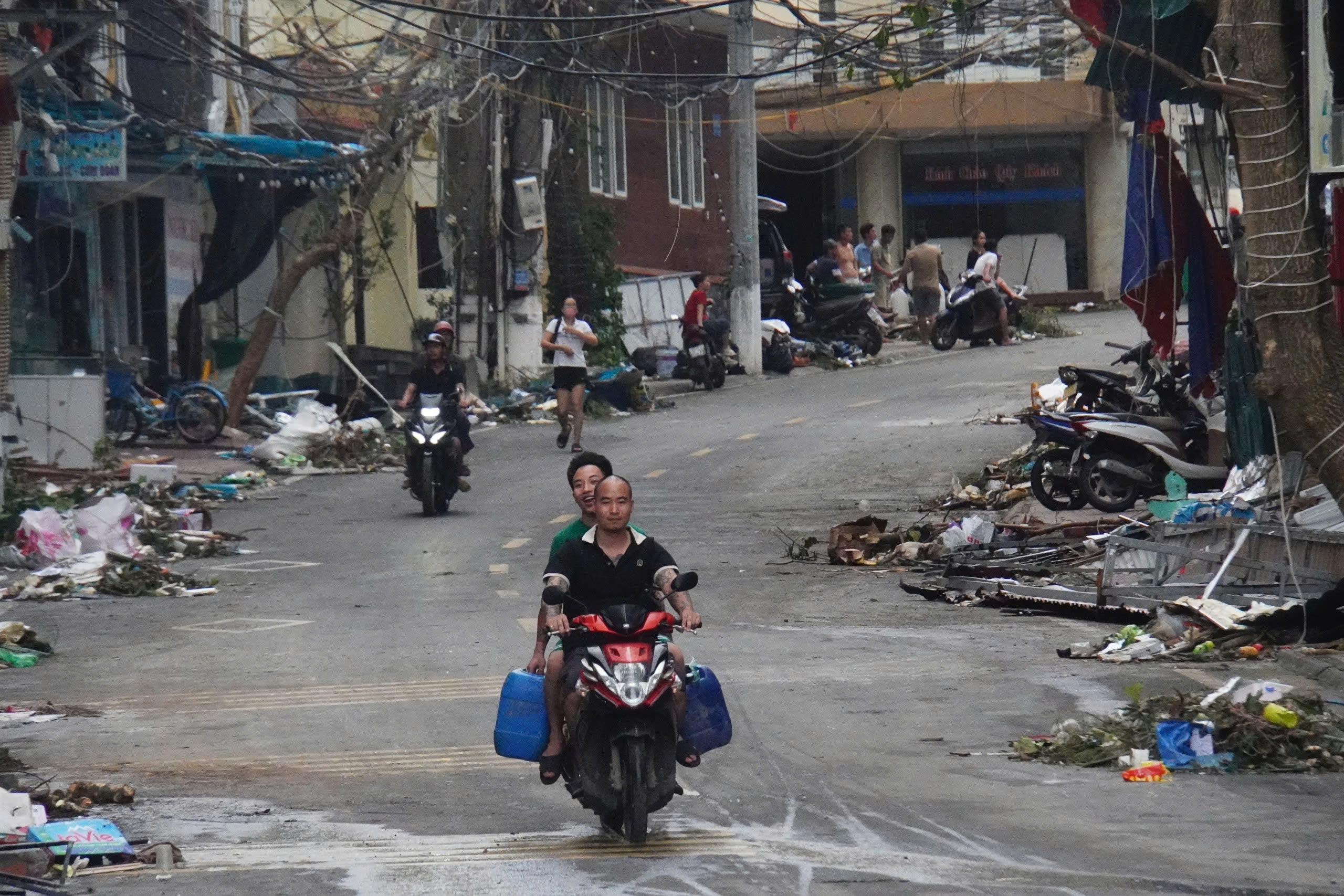 Cận cảnh đảo C&aacute;t B&agrave; bị c&ocirc; lập sau b&atilde;o Yagi c&agrave;n qu&eacute;t- Ảnh 9.