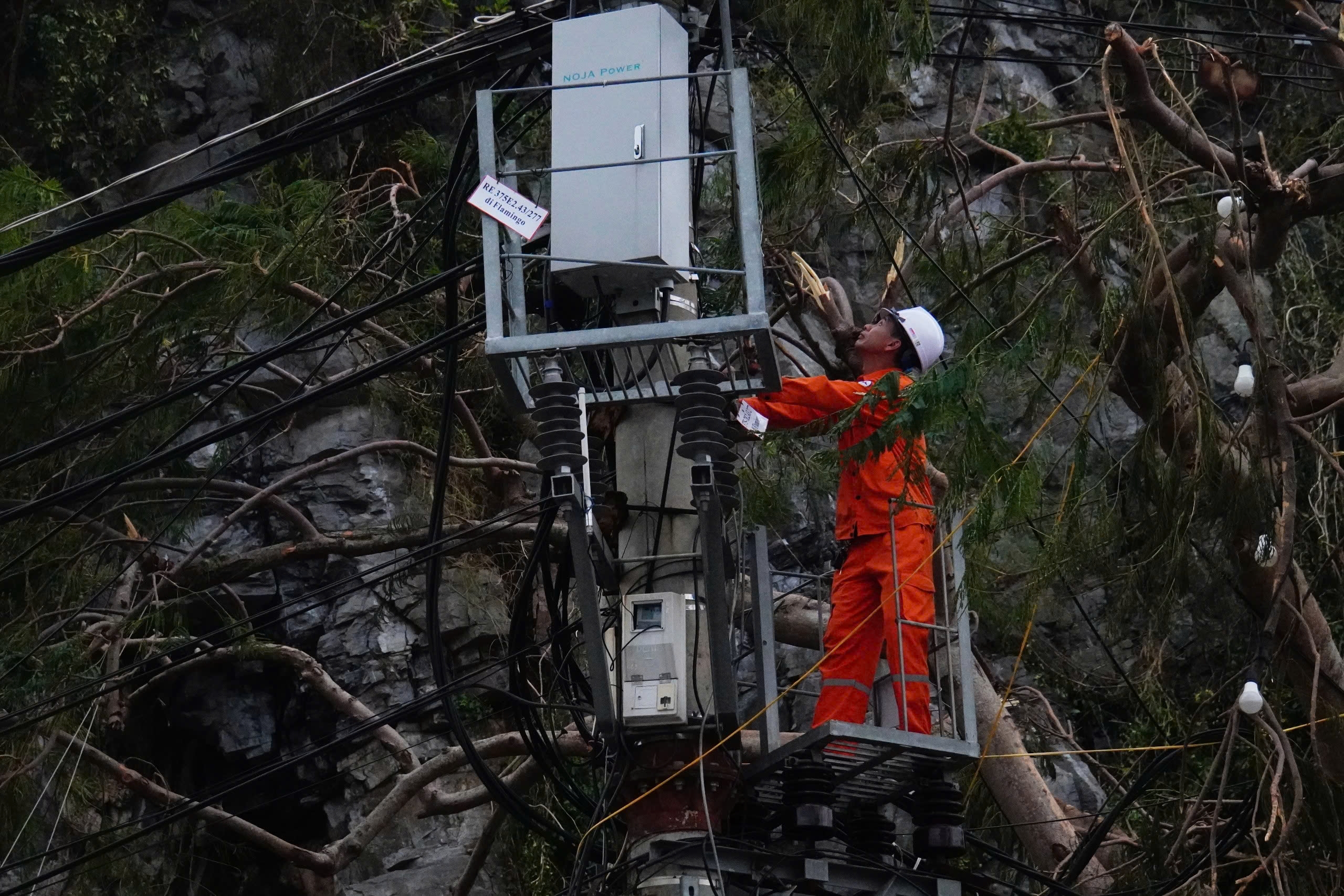 Cận cảnh đảo C&aacute;t B&agrave; bị c&ocirc; lập sau b&atilde;o Yagi c&agrave;n qu&eacute;t- Ảnh 10.
