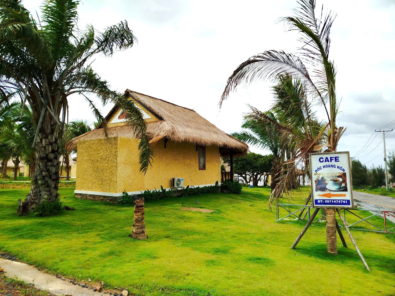 Vụ resort mọc tr&aacute;i ph&eacute;p ở Phan Thiết: Tạm đ&igrave;nh chỉ một chủ tịch phường- Ảnh 1.