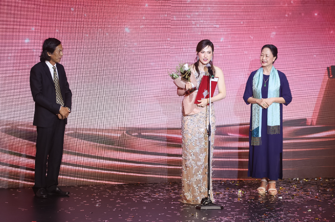 Kết quả Lễ trao giải Cánh diều 2024: Phim "Mai" của Trấn Thành nhận "mưa" giải thưởng- Ảnh 1. Kết quả Lễ trao giải Cánh diều 2024: Phim "Mai" của Trấn Thành nhận "mưa" giải thưởng- Ảnh 1.