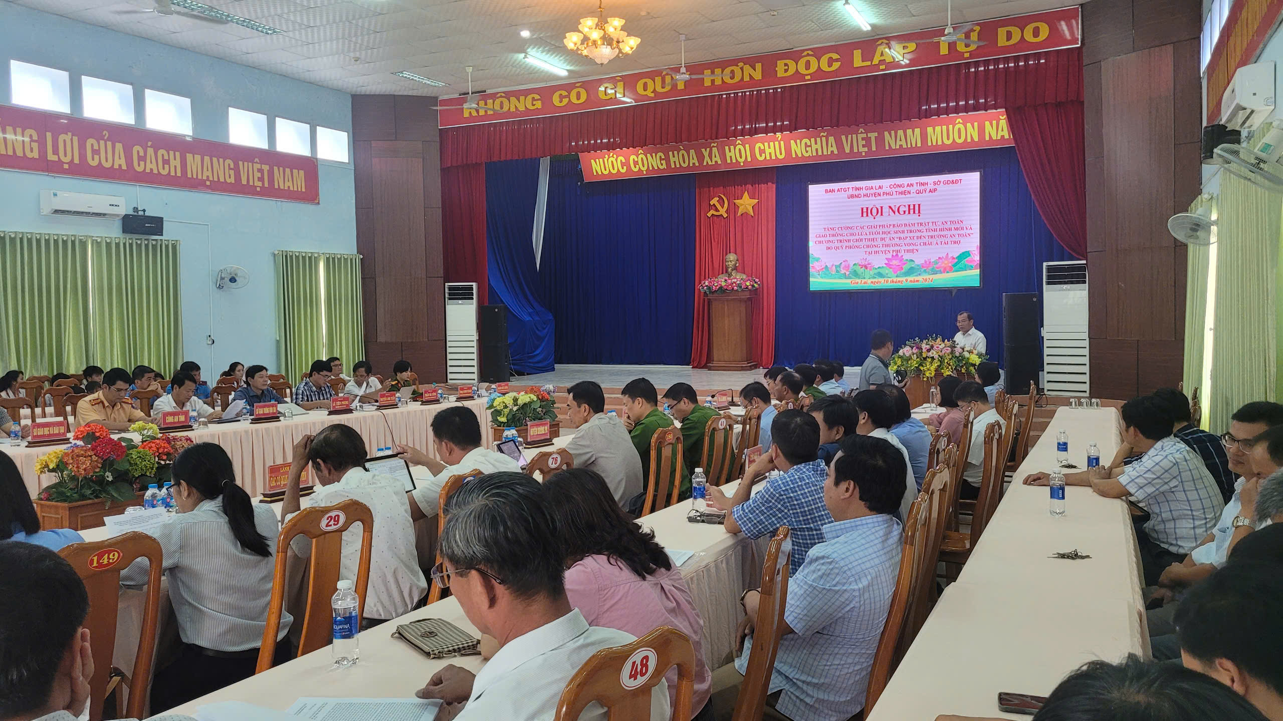 Gia Lai tăng cường giải ph&aacute;p bảo đảm trật tự ATGT cho học sinh trong t&igrave;nh h&igrave;nh mới- Ảnh 1.