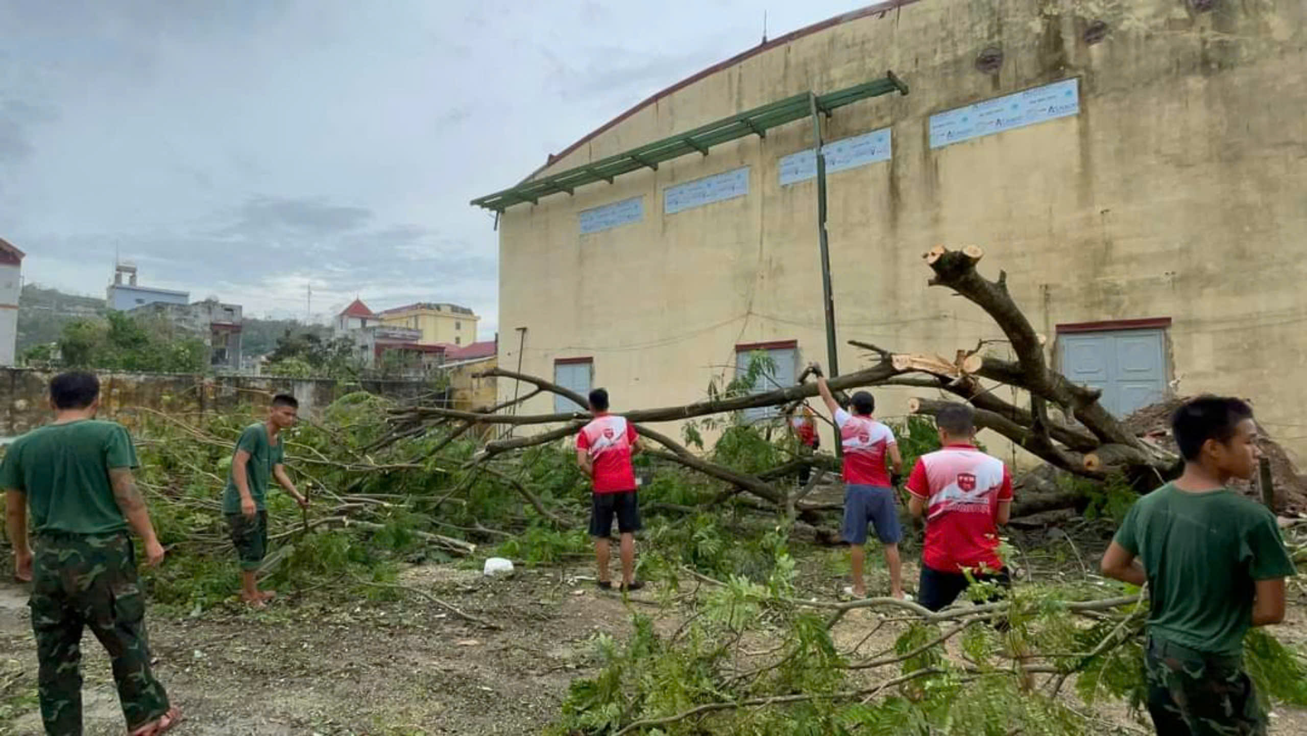 Thanh ni&ecirc;n t&igrave;nh nguyện khắp nơi hỗ trợ Hải Ph&ograve;ng khắc phục hậu quả b&atilde;o số 3- Ảnh 7.