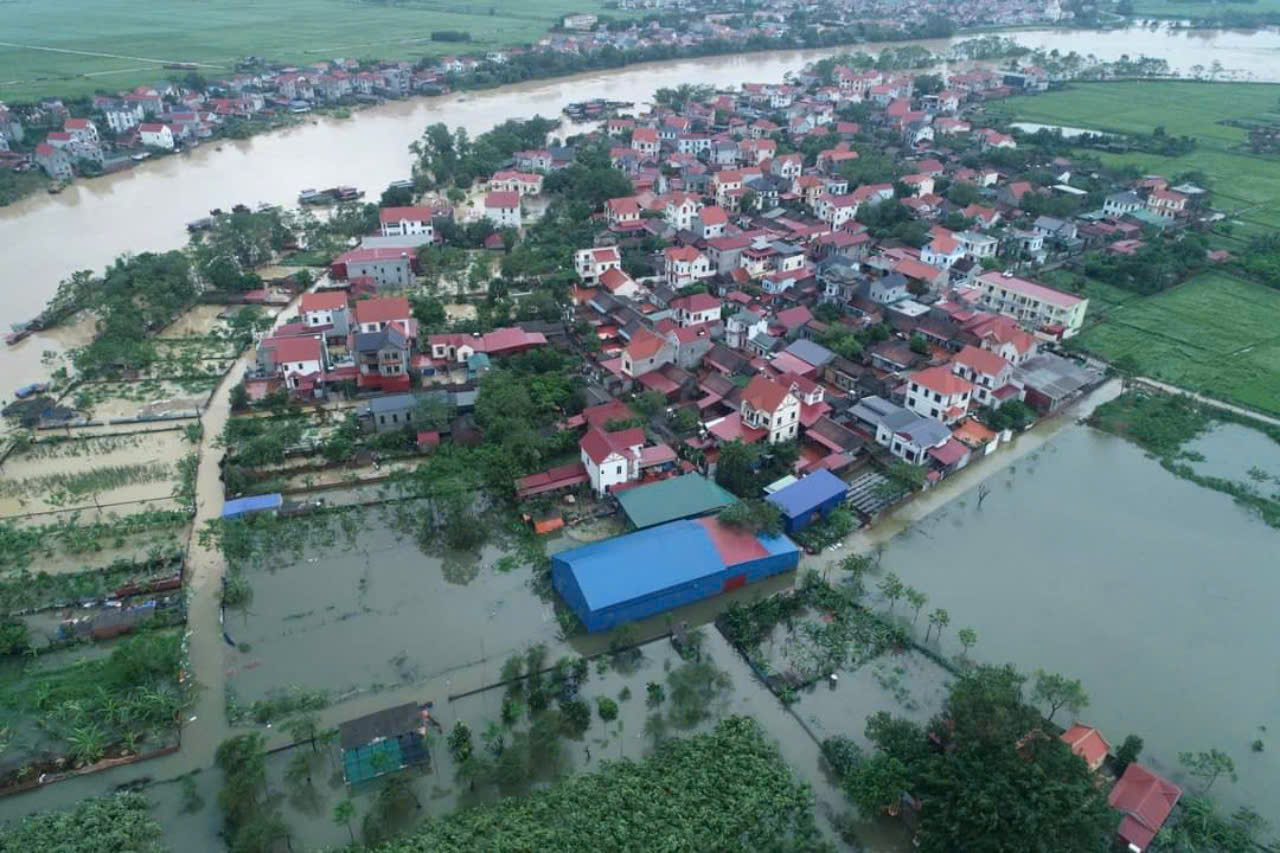 Lũ tr&agrave;n đ&ecirc; bối Bắc Giang, khẩn cấp di dời gần 500 hộ d&acirc;n trong đ&ecirc;m- Ảnh 1.