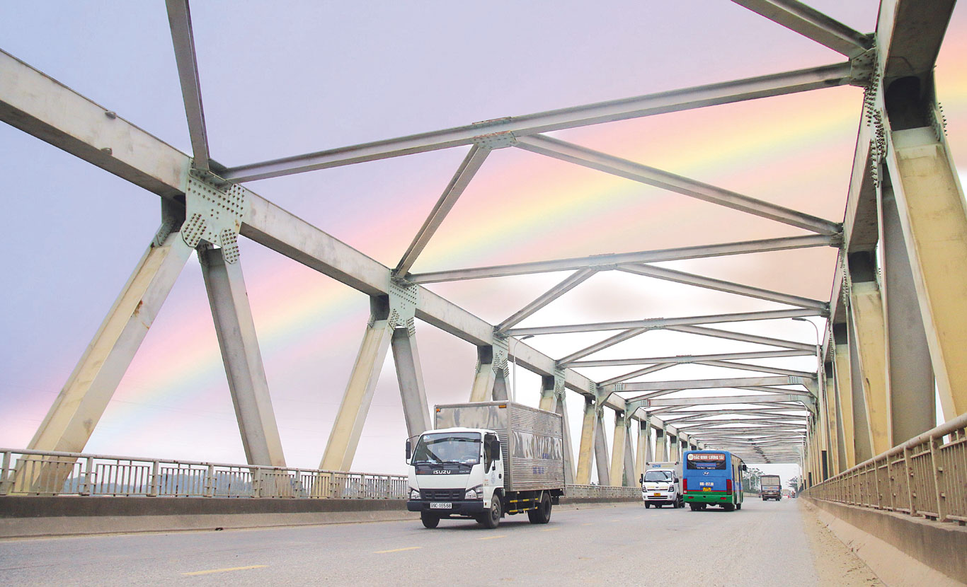 Cấm xe kh&aacute;ch từ 9 chỗ v&agrave; xe tải từ 15 tấn lưu th&ocirc;ng qua cầu Hồ tr&ecirc;n QL38 Bắc Ninh- Ảnh 1.