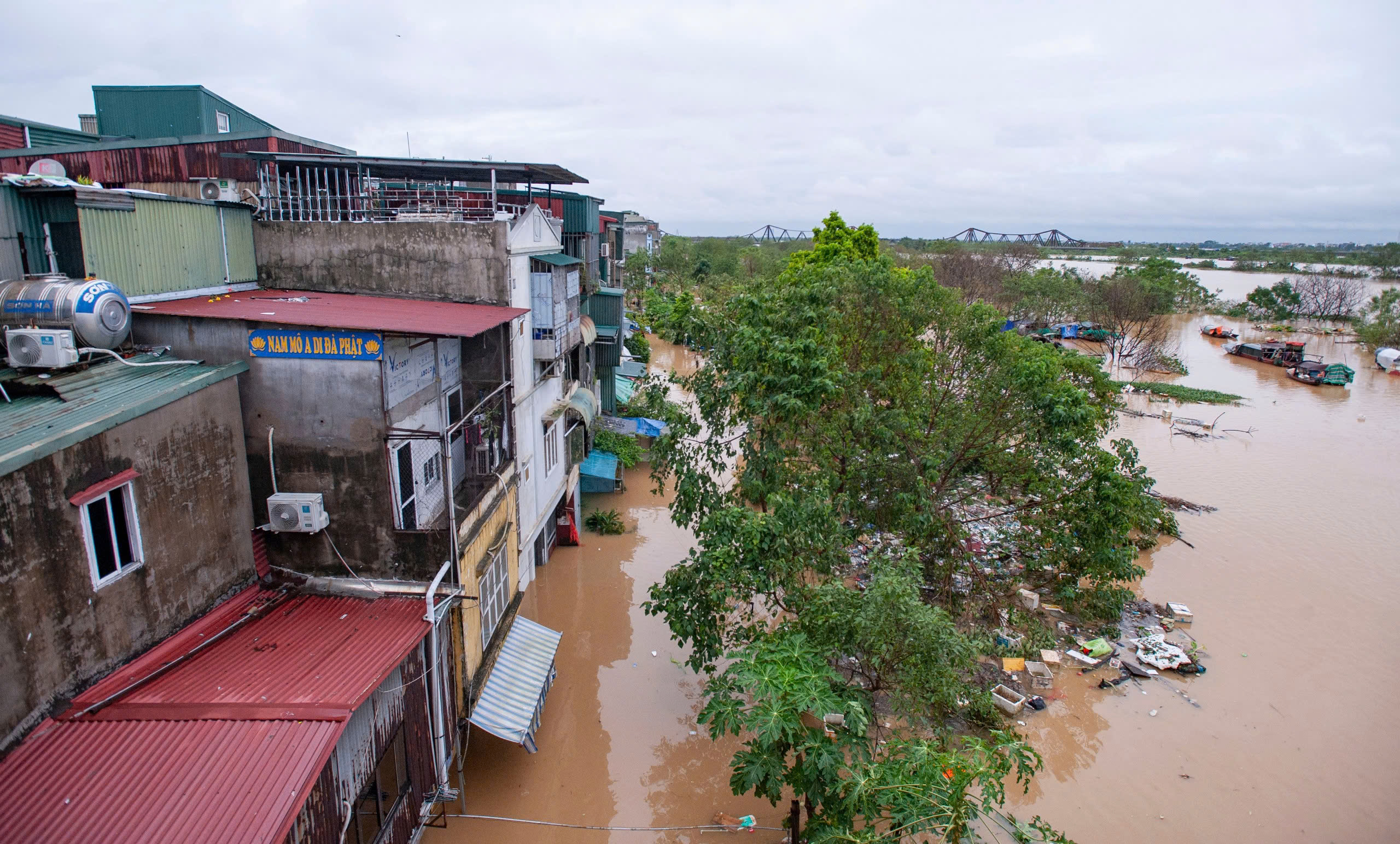 Những c&acirc;y cầu vượt s&ocirc;ng Hồng sau ng&agrave;y hạn chế phương tiện- Ảnh 7.