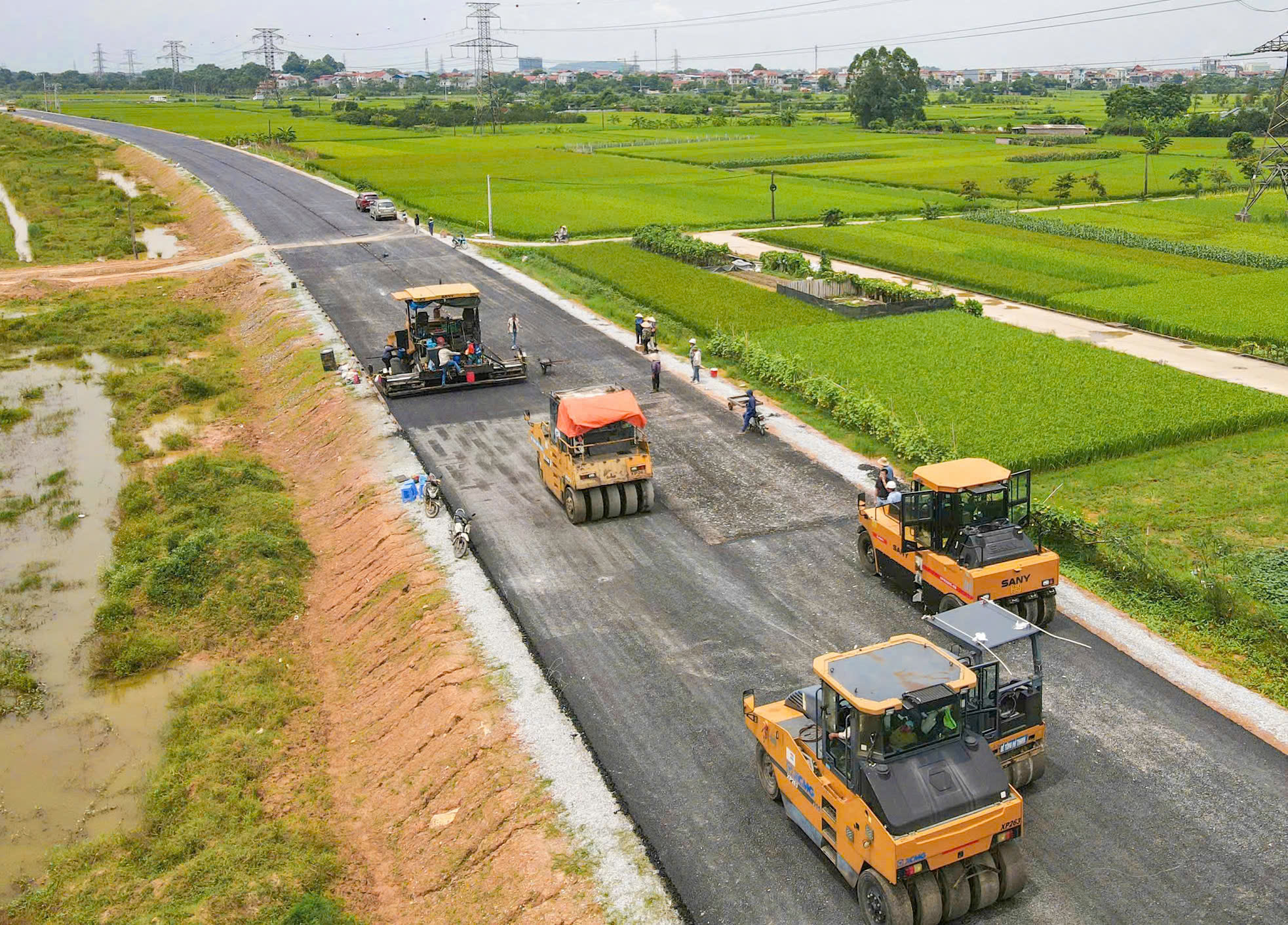 H&agrave; Nội y&ecirc;u cầu tăng cường chốt trực tại khu vực ngập &uacute;ng, bố tr&iacute; phương tiện trung chuyển- Ảnh 1.