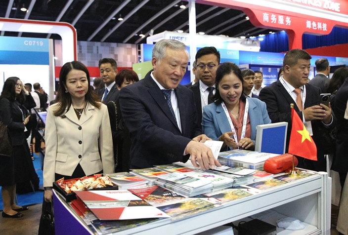 Ph&oacute; thủ tướng k&ecirc;u gọi doanh nghiệp Hồng K&ocirc;ng đầu tư v&agrave;o c&aacute;c dự &aacute;n hạ tầng giao th&ocirc;ng- Ảnh 3.