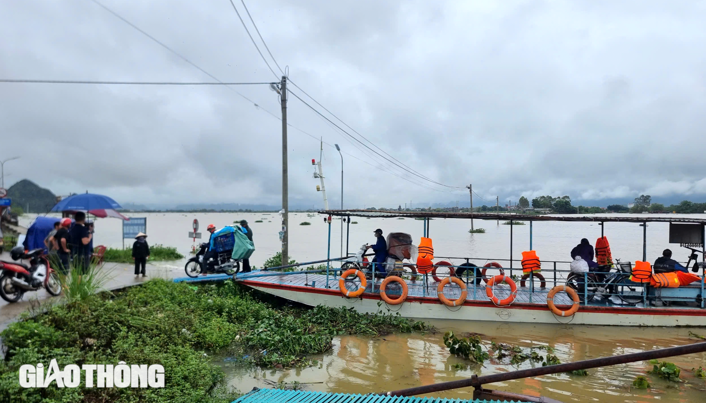 Ninh B&igrave;nh: Nước s&ocirc;ng Ho&agrave;ng Long vượt b&aacute;o động 3, hơn 1.000 ng&ocirc;i nh&agrave; bị ngập- Ảnh 3.