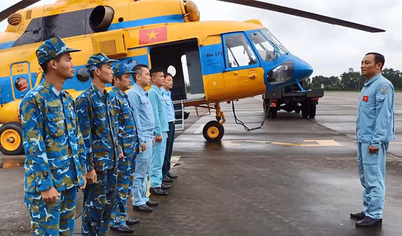 Qu&acirc;n đội điều trực thăng cứu hộ, cứu trợ v&ugrave;ng mưa lũ ph&iacute;a Bắc- Ảnh 1.