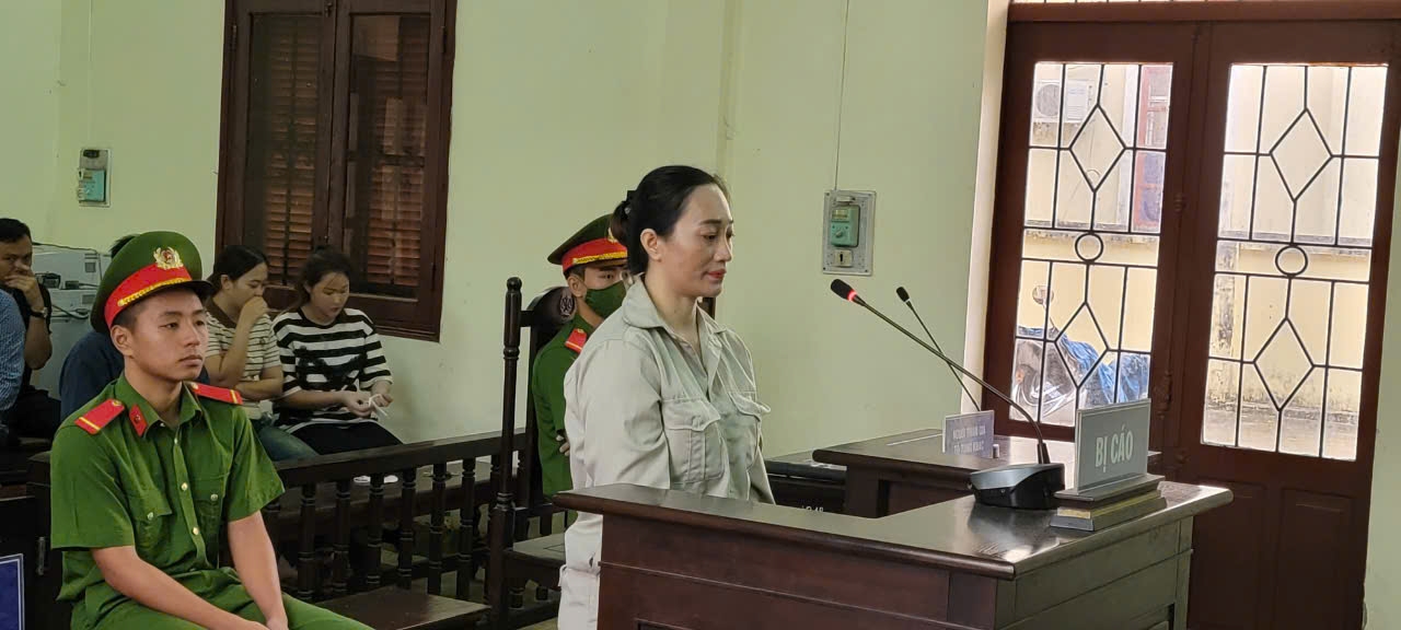 "C&ocirc; đồng bổ cau" kh&oacute;c l&oacute;c, đ&ograve;i minh oan trước t&ograve;a- Ảnh 1.