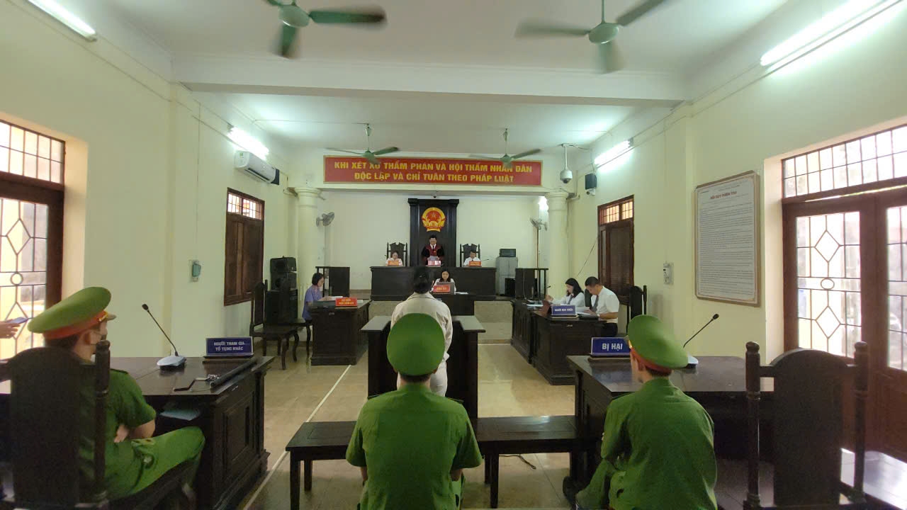 "C&ocirc; đồng bổ cau" kh&oacute;c l&oacute;c, đ&ograve;i minh oan trước t&ograve;a- Ảnh 2.