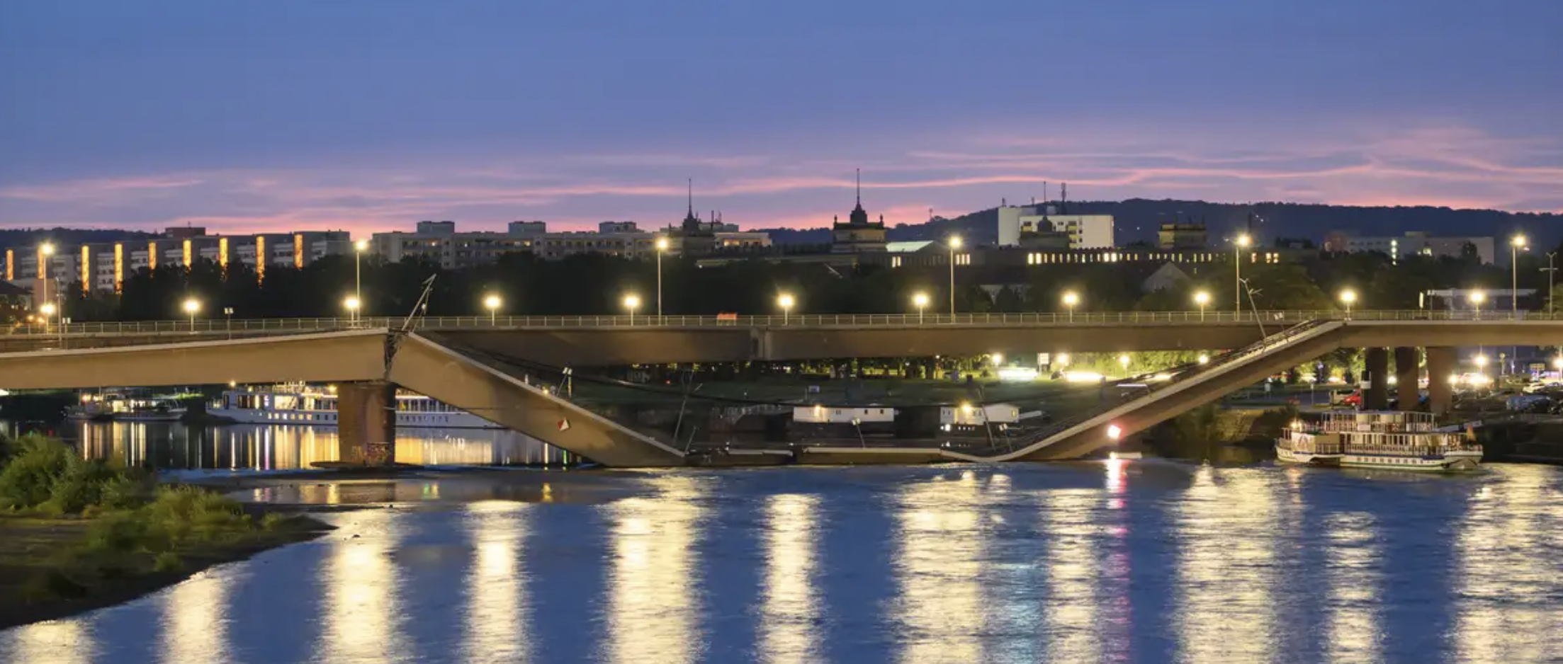 Cầu huyết mạch tại th&agrave;nh phố cổ Dresden, Đức bất ngờ bị sập- Ảnh 1.