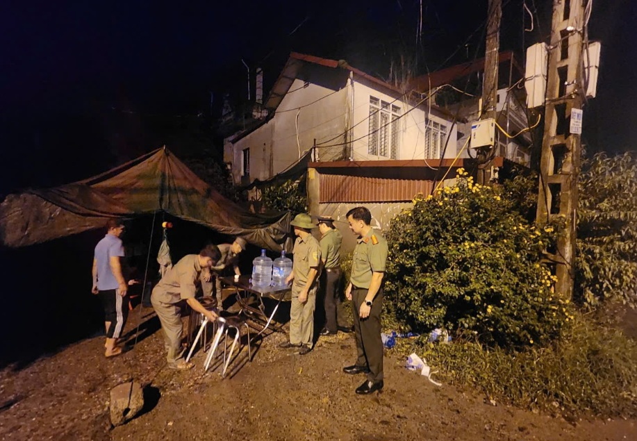 H&agrave; Nội lập 14 chốt tại cửa khẩu đ&ecirc; s&ocirc;ng Hồng, cấm ra ngo&agrave;i khu vực đ&ecirc;- Ảnh 1.