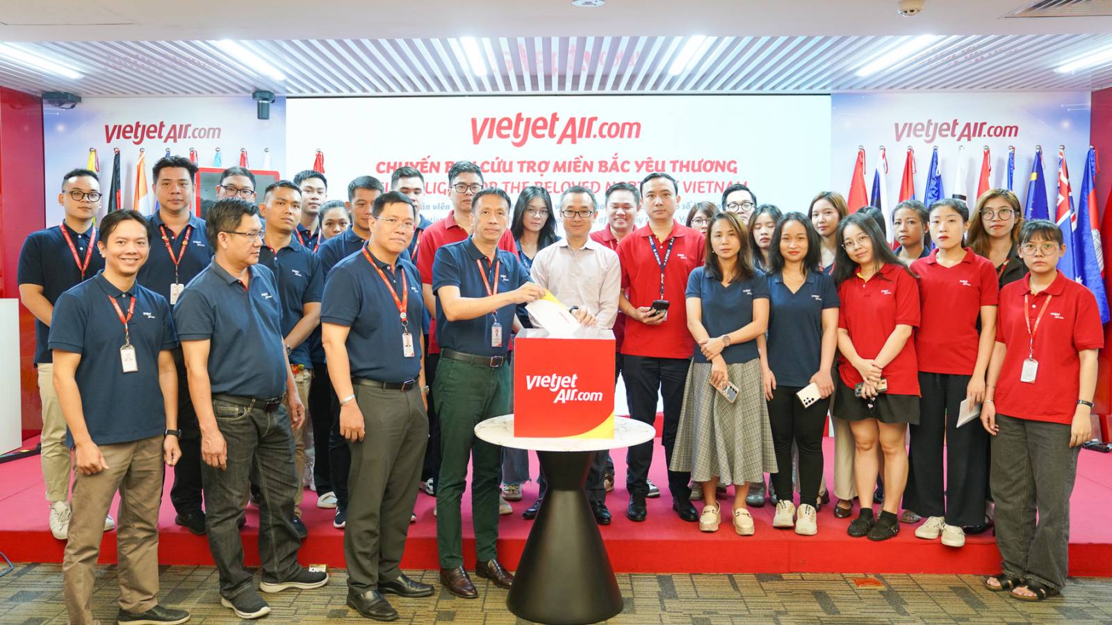 Vietjet chung tay ủng hộ người d&acirc;n v&ugrave;ng lũ- Ảnh 6.
