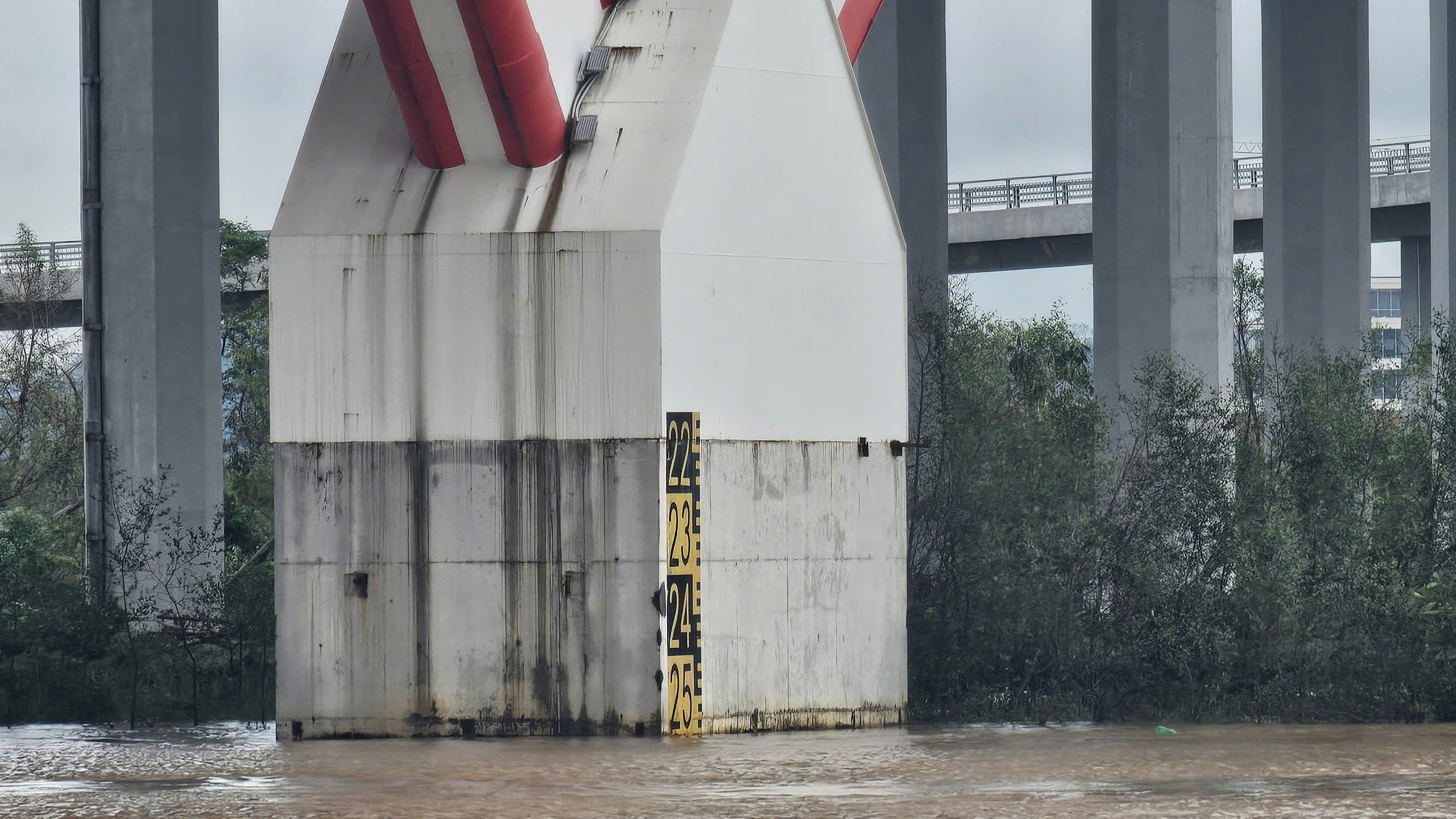 Lũ c&aacute;c s&ocirc;ng l&ecirc;n cao, nhiều tuyến phố ở Hải Ph&ograve;ng ngập s&acirc;u- Ảnh 1.