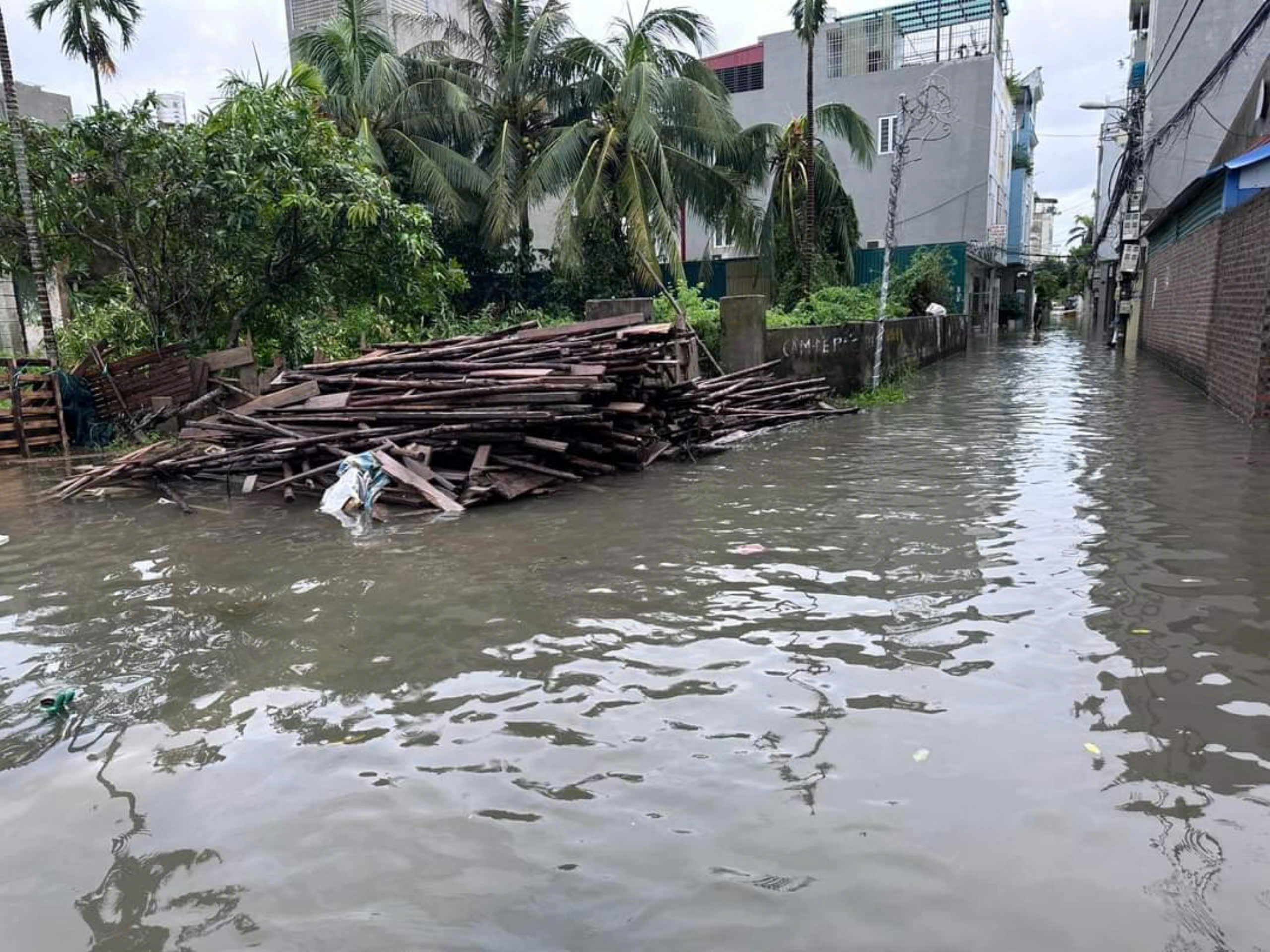 Lũ c&aacute;c s&ocirc;ng l&ecirc;n cao, nhiều tuyến phố ở Hải Ph&ograve;ng ngập s&acirc;u- Ảnh 5.