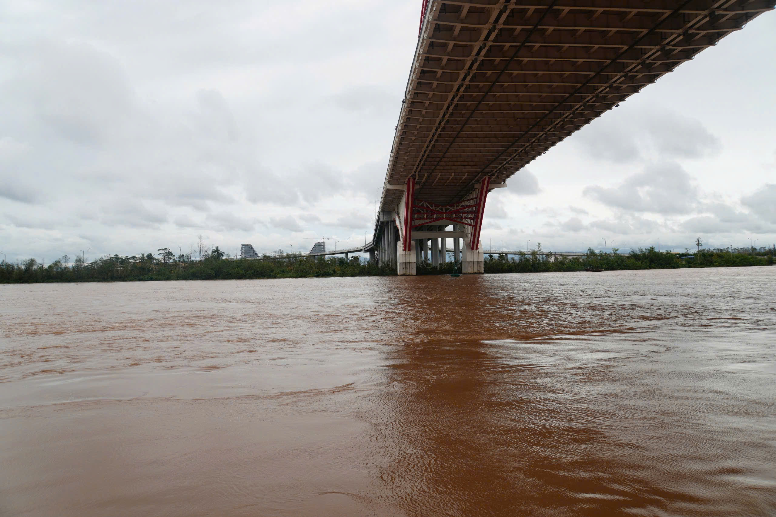 Lũ c&aacute;c s&ocirc;ng l&ecirc;n cao, nhiều tuyến phố ở Hải Ph&ograve;ng ngập s&acirc;u- Ảnh 2.