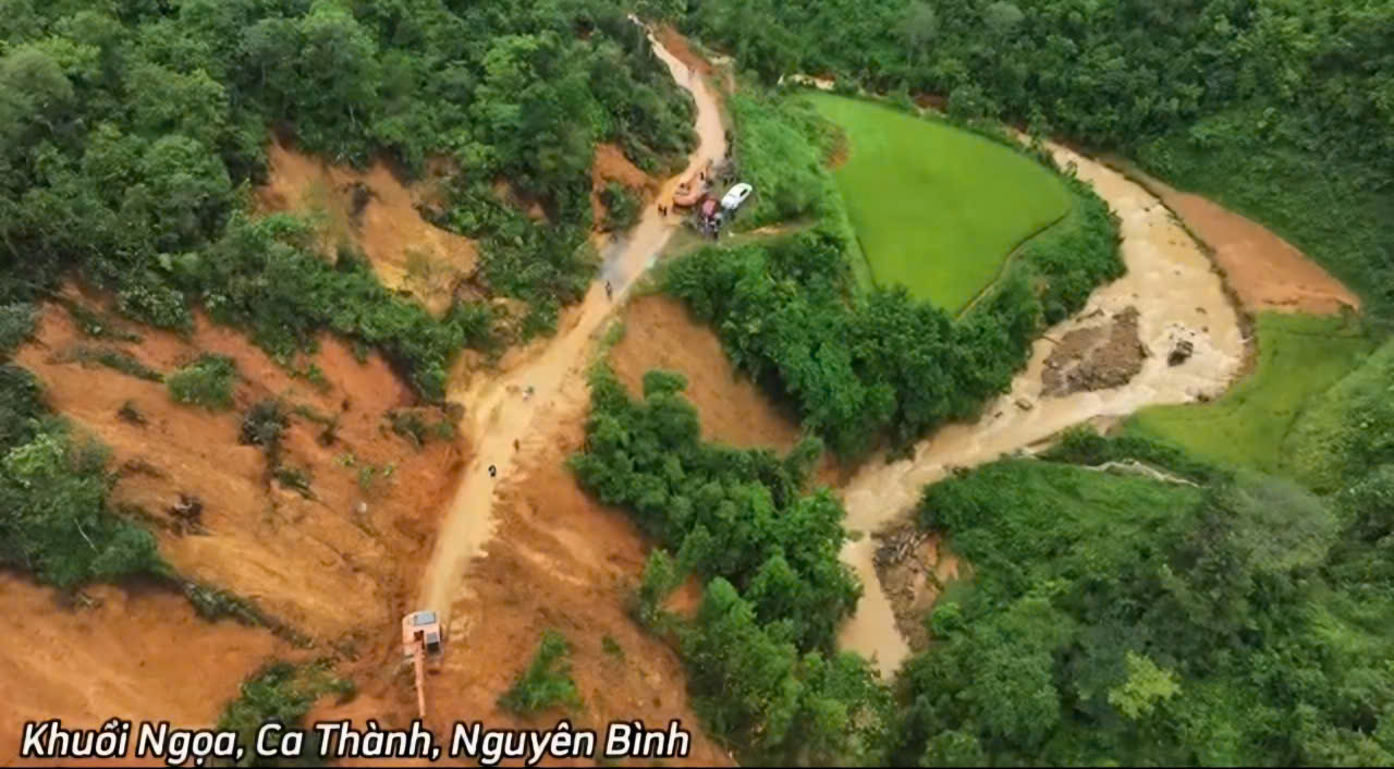 Vụ sạt lở, cuốn tr&ocirc;i xe kh&aacute;ch tại Cao Bằng: T&igrave;m thấy 54 thi thể, 2 nạn nh&acirc;n vẫn mất t&iacute;ch- Ảnh 1.