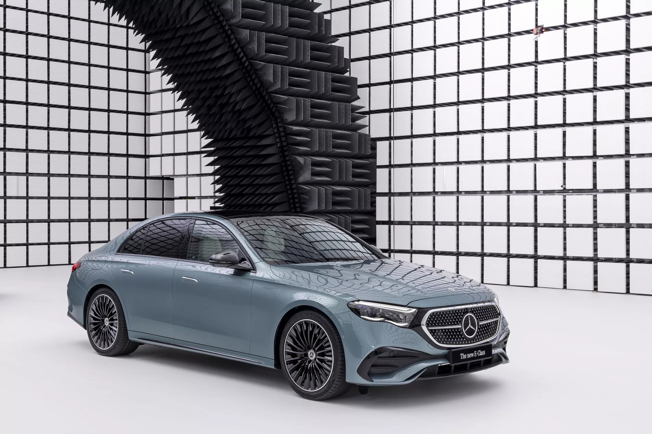 Mercedes-Benz có nguy cơ bị cấm bán tại Mỹ - Ảnh 1.