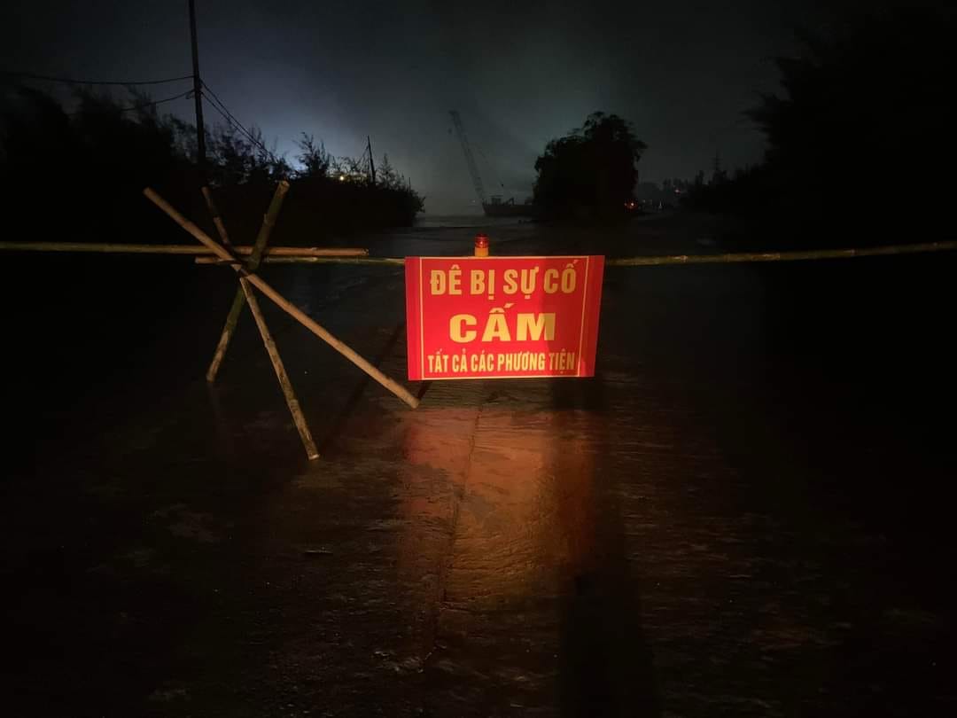 Phó Thủ tướng Trần Hồng Hà: Không để dân thiếu thực phẩm, nước uống, thuốc men- Ảnh 5. Phó Thủ tướng Trần Hồng Hà: Không để dân thiếu thực phẩm, nước uống, thuốc men- Ảnh 5.