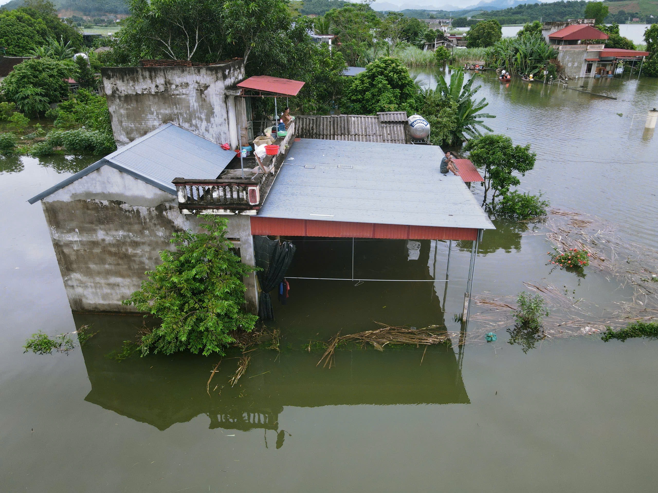 Lũ tr&ecirc;n s&ocirc;ng Bưởi d&acirc;ng cao, hơn 200 nh&agrave; d&acirc;n ở Thanh H&oacute;a bị ngập- Ảnh 2.
