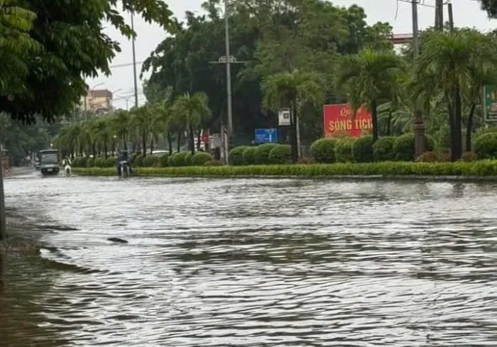 H&agrave; Nội hạn chế lưu th&ocirc;ng tr&ecirc;n đường 413 thị x&atilde; Sơn T&acirc;y do ngập s&acirc;u- Ảnh 1.