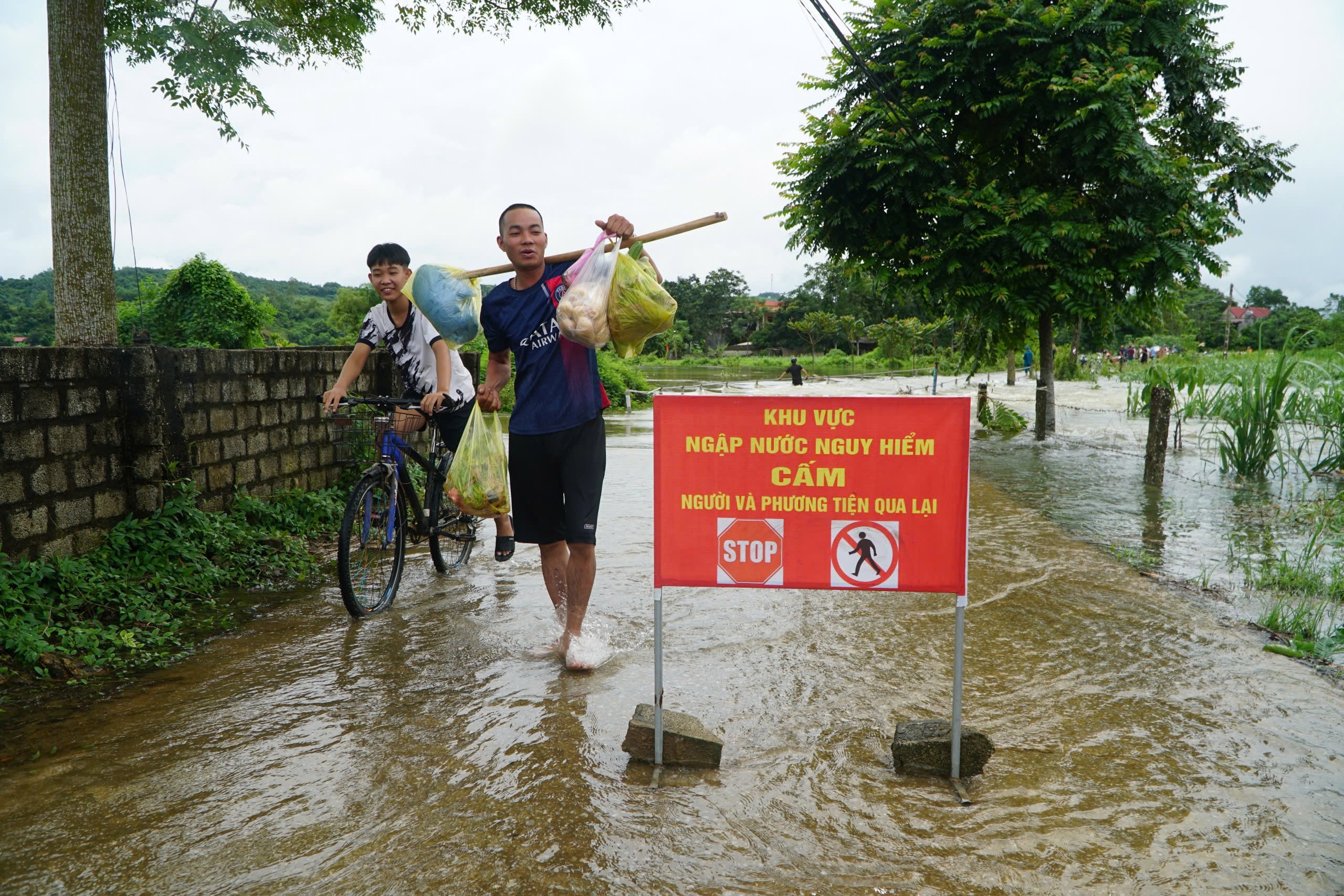 Lũ tr&ecirc;n s&ocirc;ng Bưởi d&acirc;ng cao, hơn 200 nh&agrave; d&acirc;n ở Thanh H&oacute;a bị ngập- Ảnh 6.