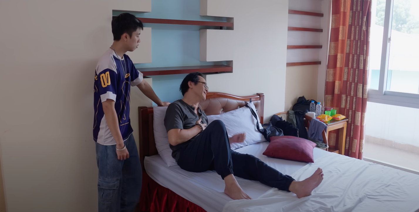 Đi giữa trời rực rỡ tập 32: Gia đình phá sản, Chải gượng cười chia tay Pu để về bản- Ảnh 5. Đi giữa trời rực rỡ tập 32: Gia đình phá sản, Chải gượng cười chia tay Pu để về bản- Ảnh 5.