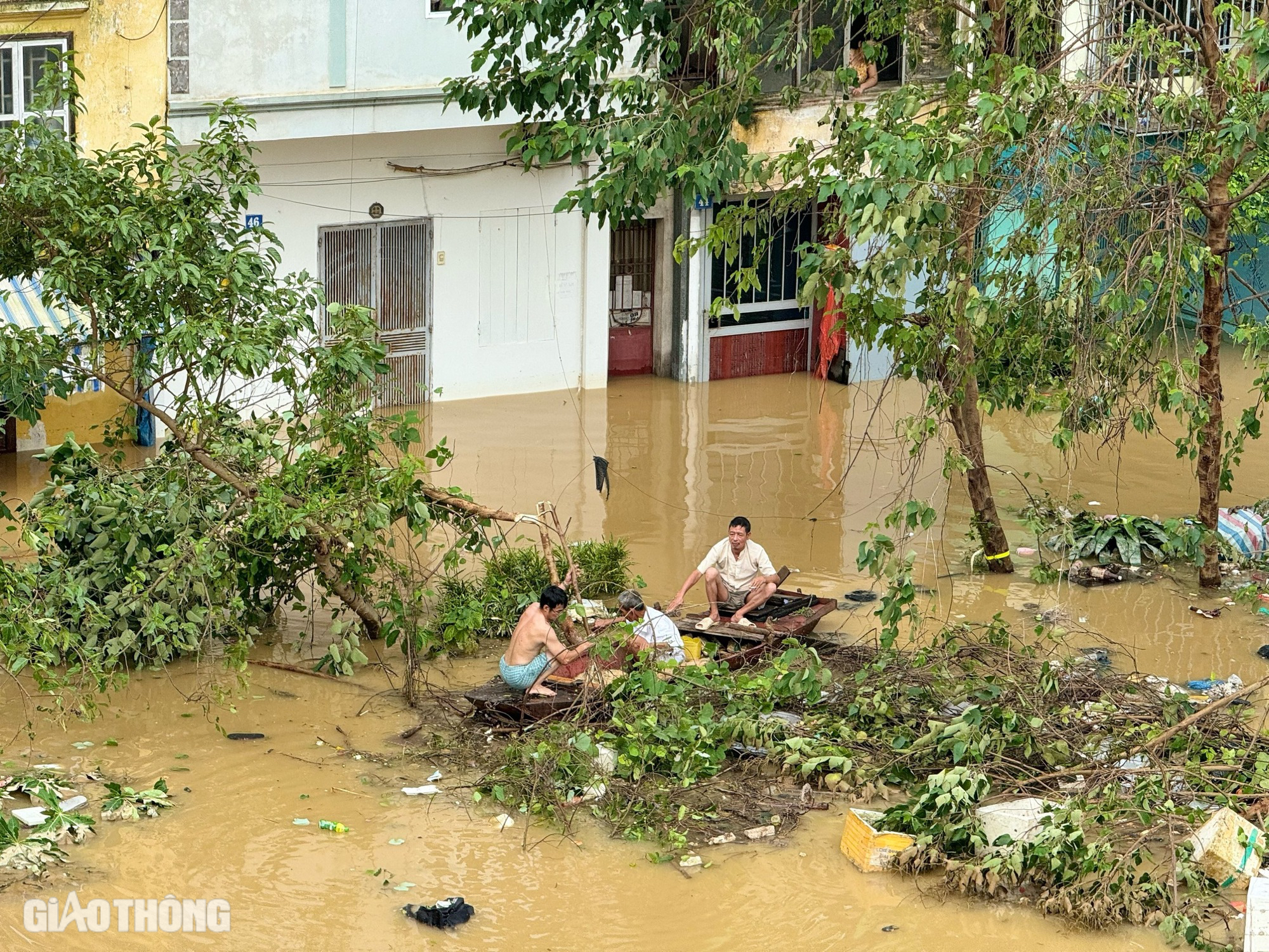 H&agrave; Nội: Nước s&ocirc;ng Hồng r&uacute;t chậm, người d&acirc;n ven s&ocirc;ng vẫn đi lại bằng thuyền- Ảnh 6.