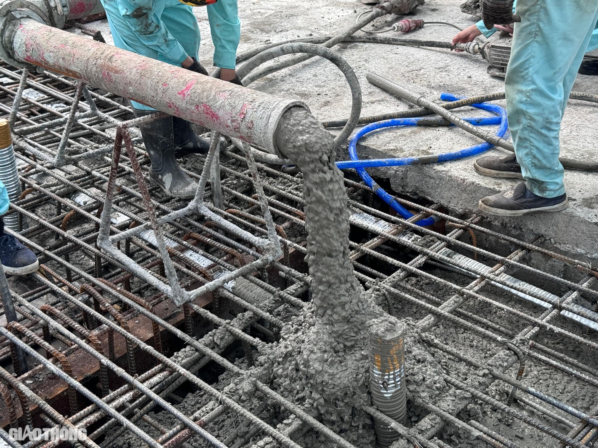 Cận cảnh hợp long hai nhịp chính cầu Nhơn Trạch- Ảnh 10. Cận cảnh hợp long hai nhịp chính cầu Nhơn Trạch- Ảnh 10.