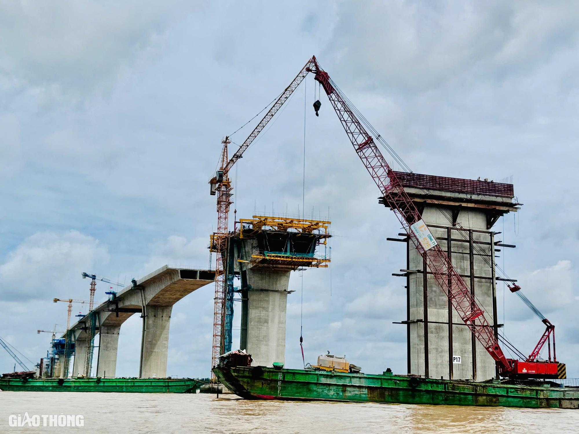 Cận cảnh hợp long hai nhịp chính cầu Nhơn Trạch- Ảnh 12. Cận cảnh hợp long hai nhịp chính cầu Nhơn Trạch- Ảnh 12.