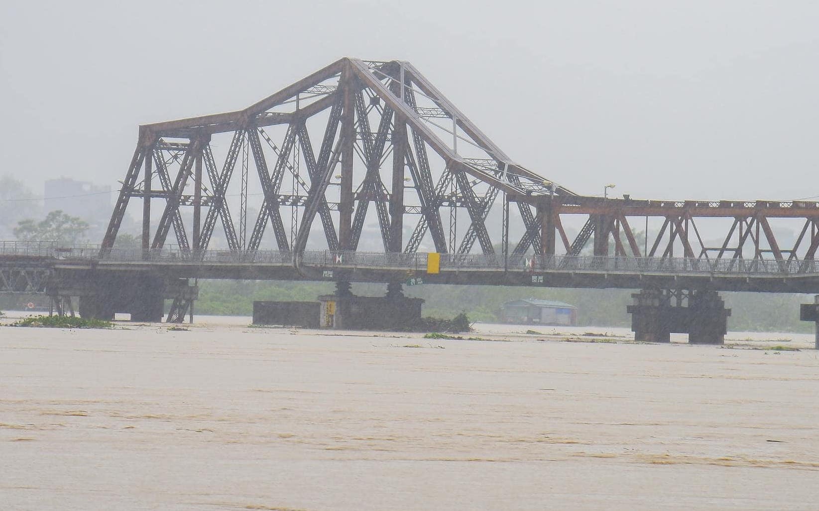 Cho phép chạy tàu qua cầu Long Biên, cầu Đuống- Ảnh 3. Có thể “mở cửa” trở lại cầu Long Biên, cầu Đuống từ sáng mai (13/9)