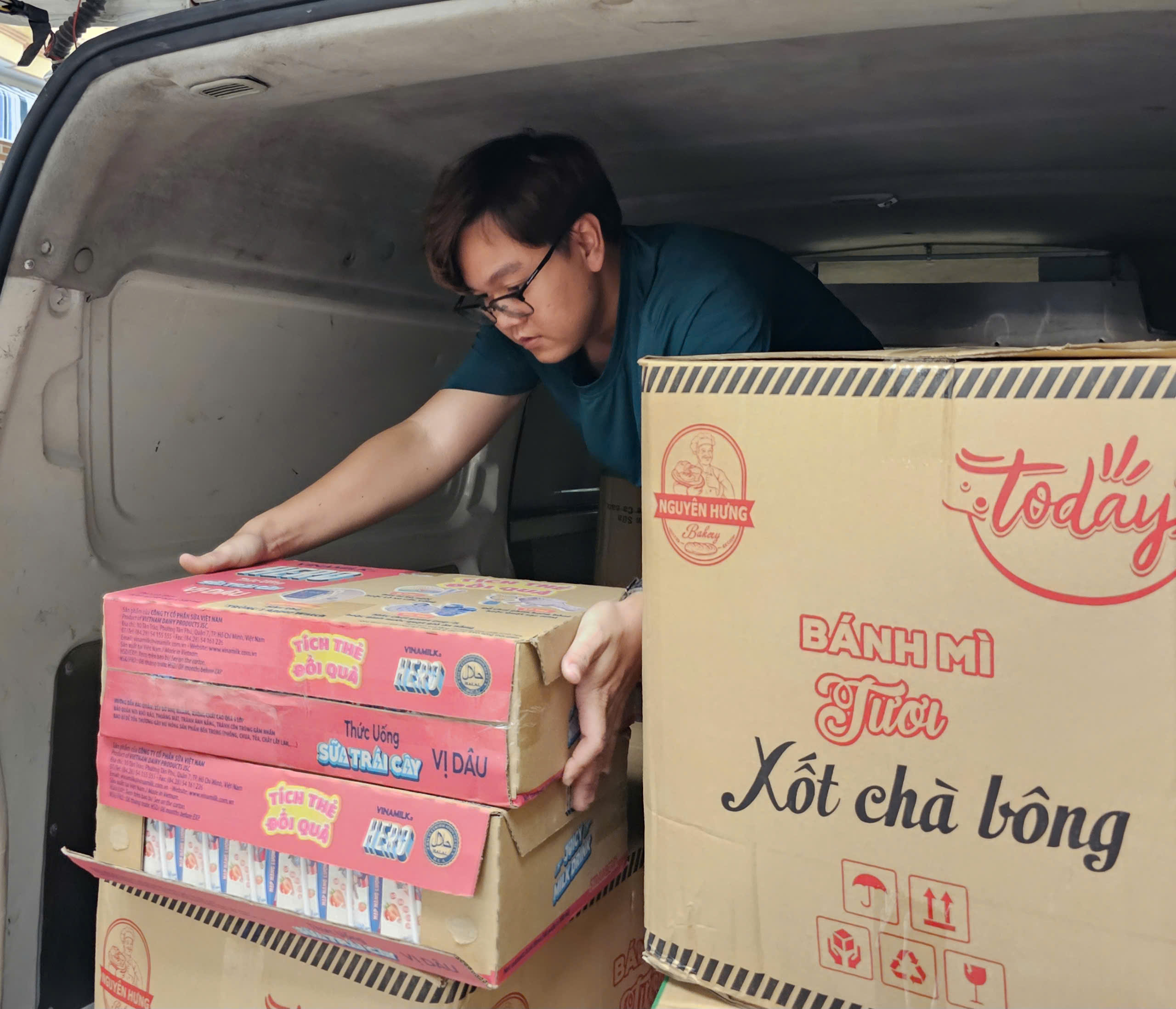 Tấm l&ograve;ng người d&acirc;n TP.HCM hướng về miền Bắc- Ảnh 8.