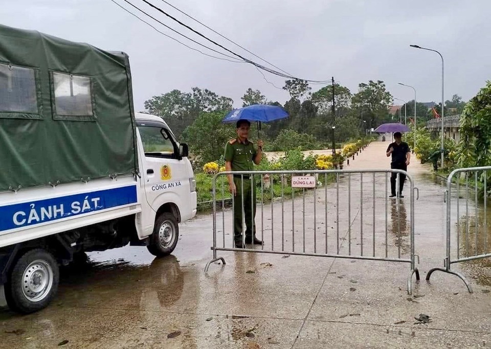 H&agrave; Nội r&uacute;t b&aacute;o động lũ cấp II ở thị x&atilde; Sơn T&acirc;y v&agrave; 4 huyện- Ảnh 1.