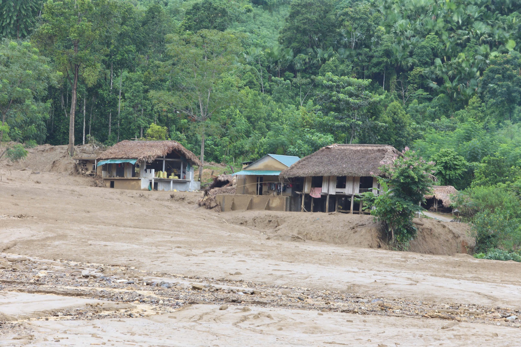 Mưa lũ miền Bắc: 45 người tử vong do sạt lở ở L&agrave;ng Nủ- Ảnh 1.