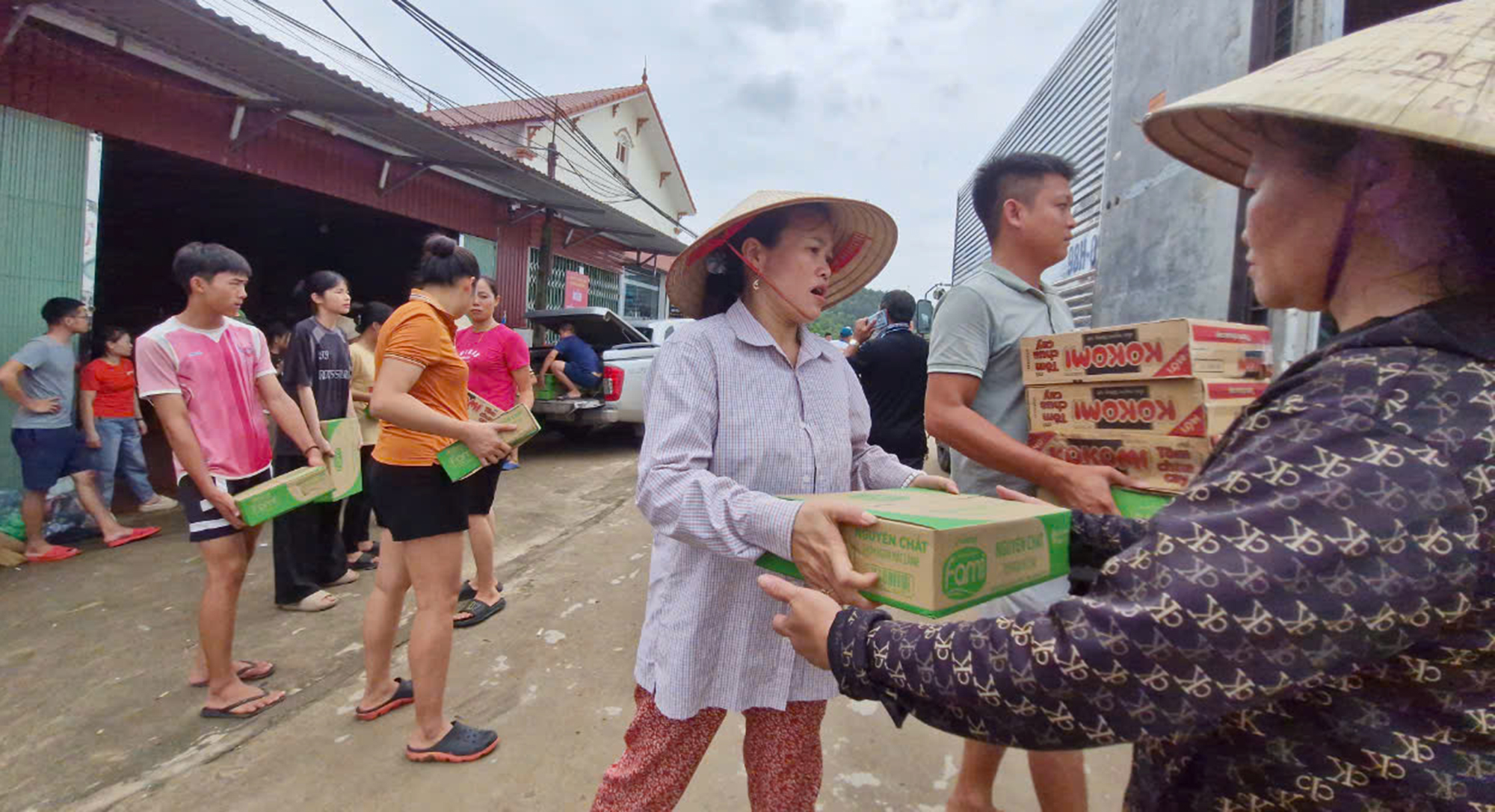 Những chuyện ghi từ t&acirc;m lũ: &ldquo;Sống 60 năm chưa từng chứng kiến&rdquo;- Ảnh 1.