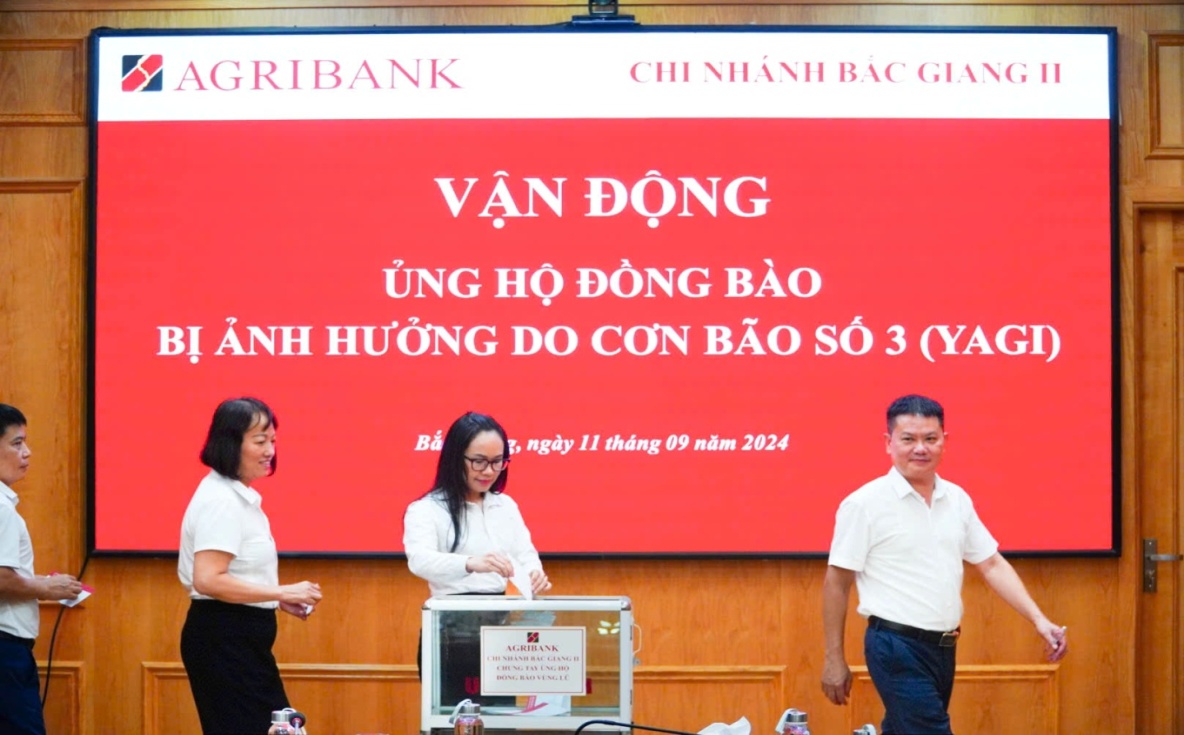 Agribank chung sức cùng các địa phương và người dân khắc phục hậu quả bão số 3- Ảnh 4. https://www.agribank.com.vn/wcm/connect/edecc059-12f8-4dfe-9329-79472e1d72e3/8/z5822018031155_31e2582cab2e94d5aa81206c18402178.jpg?MOD=AJPERES