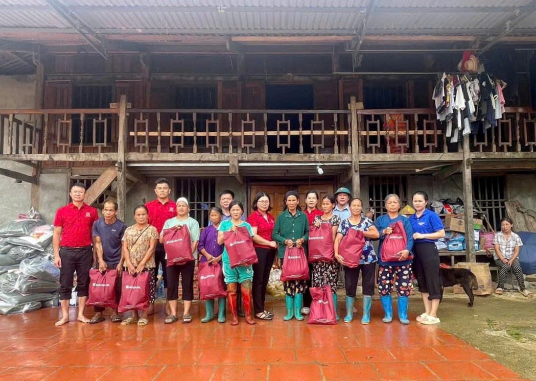 Agribank chung sức cùng các địa phương và người dân khắc phục hậu quả bão số 3- Ảnh 5. https://www.agribank.com.vn/wcm/connect/edecc059-12f8-4dfe-9329-79472e1d72e3/9/123.jpg?MOD=AJPERES