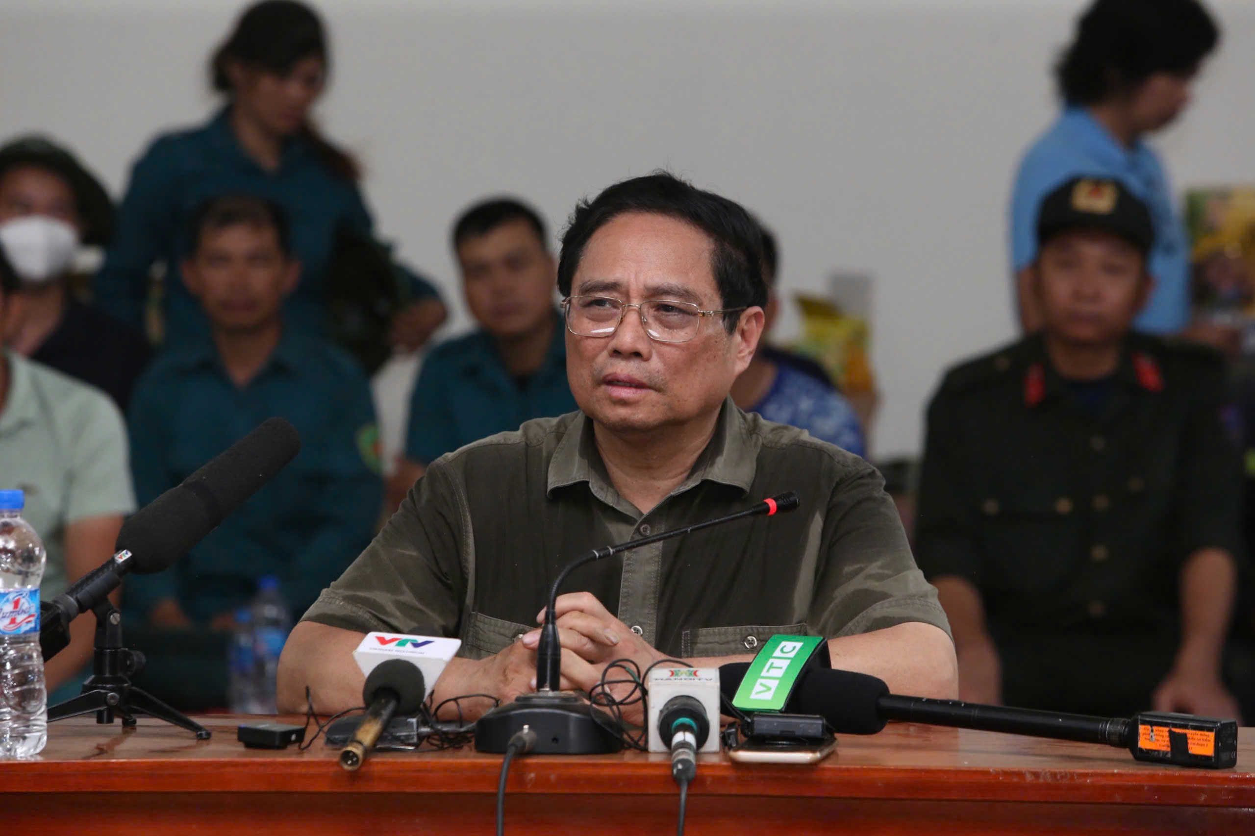 Thủ tướng Phạm Minh Ch&iacute;nh: Trước 31/12 phải t&aacute;i lập được th&ocirc;n L&agrave;ng Nủ- Ảnh 6.