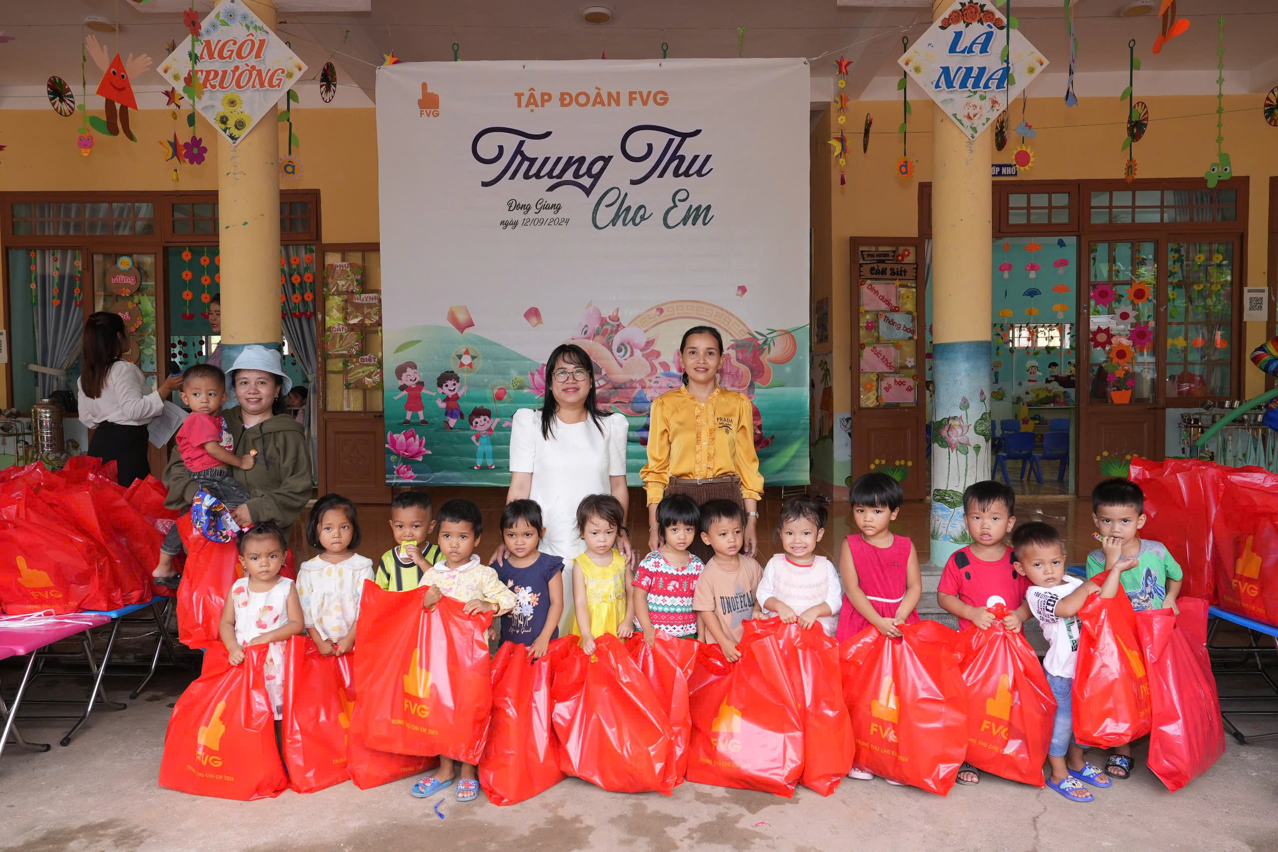 Mang Trung thu đến sớm với c&aacute;c em nhỏ ở miền n&uacute;i Quảng Nam- Ảnh 2.