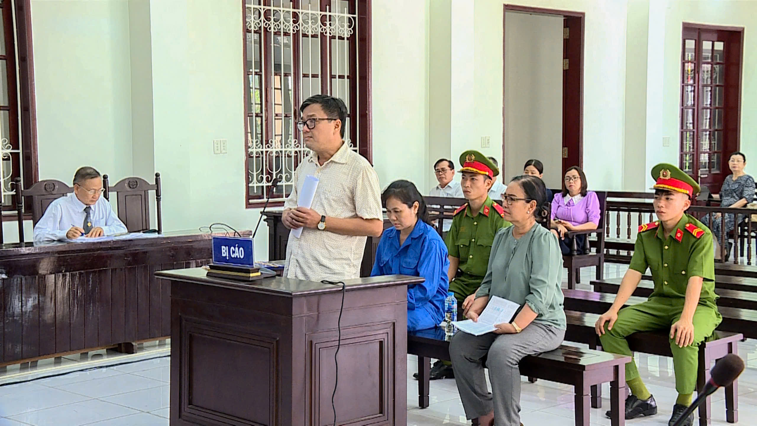 G&acirc;y thiệt hại hơn 146 tỷ đồng, nh&oacute;m c&aacute;n bộ C&ocirc;ng ty lương thực Vĩnh Long lĩnh &aacute;n- Ảnh 1.