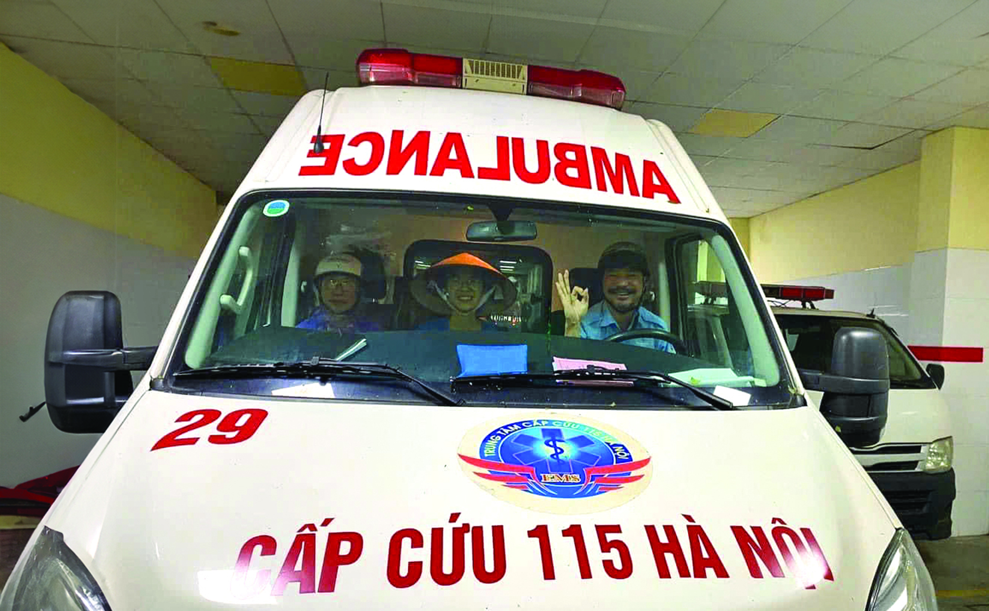 Nghẹt thở cứu người bệnh trong si&ecirc;u b&atilde;o- Ảnh 1.