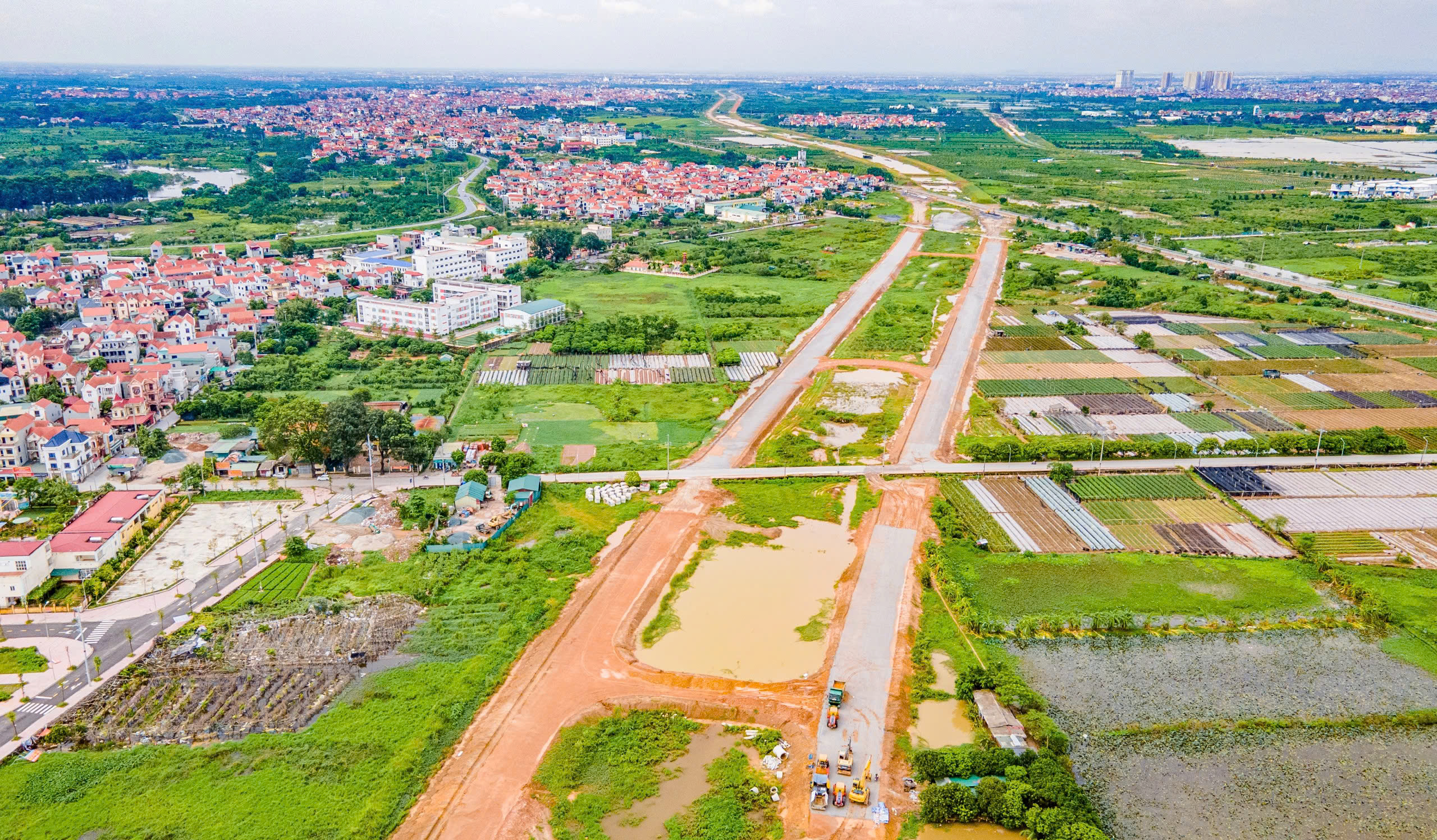 H&agrave; Nội: Nhiều c&ocirc;ng tr&igrave;nh giao th&ocirc;ng trọng điểm vẫn thi c&ocirc;ng cầm chừng v&igrave; &uacute;ng ngập sau b&atilde;o- Ảnh 1.