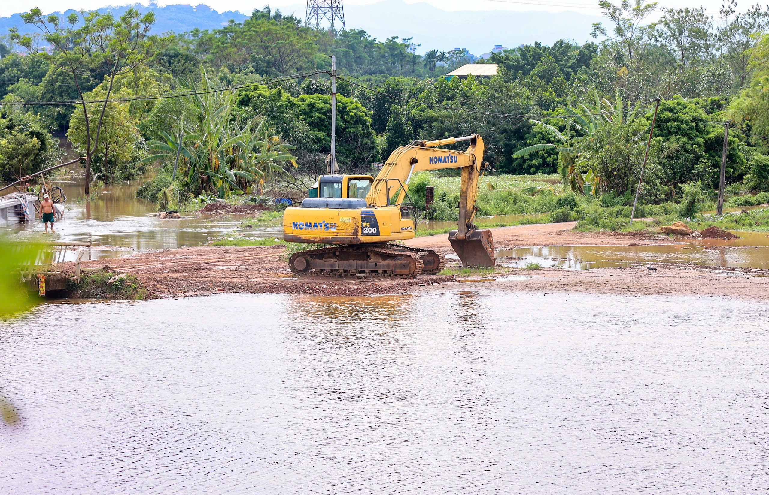 H&agrave; Nội: Nhiều c&ocirc;ng tr&igrave;nh giao th&ocirc;ng trọng điểm vẫn thi c&ocirc;ng cầm chừng v&igrave; &uacute;ng ngập sau b&atilde;o- Ảnh 4.